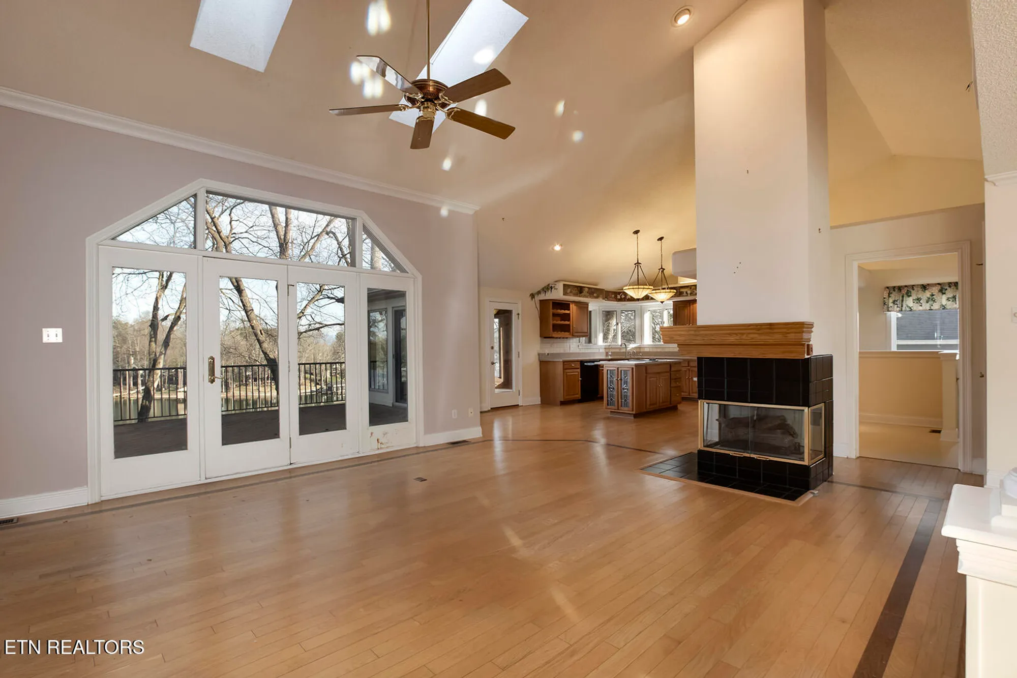 Property Slideshow image 6 of 58 | 206 kiyuga ln, Loudon, TN, 37774