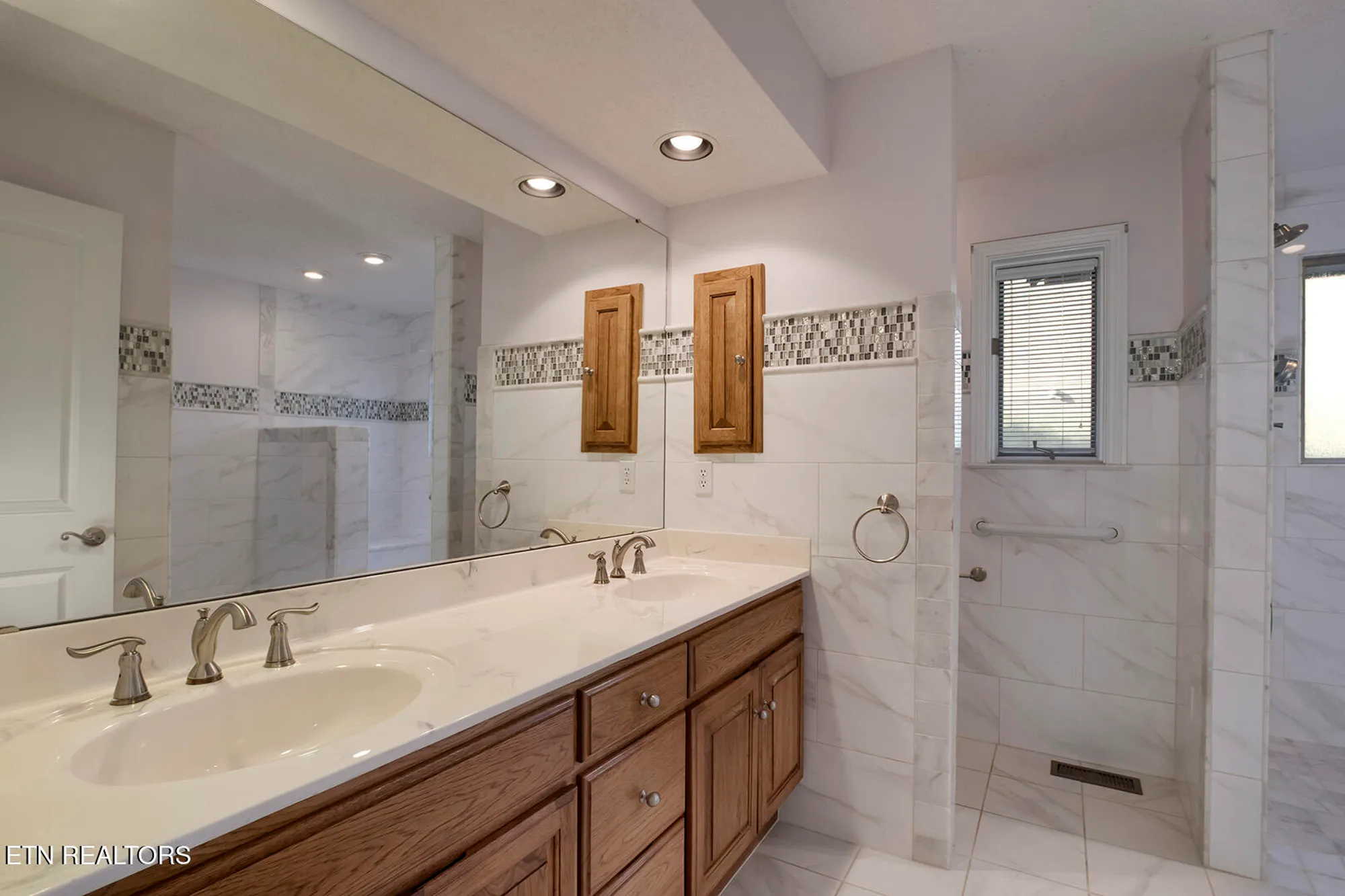 Property Slideshow image 30 of 58 | 206 kiyuga ln, Loudon, TN, 37774