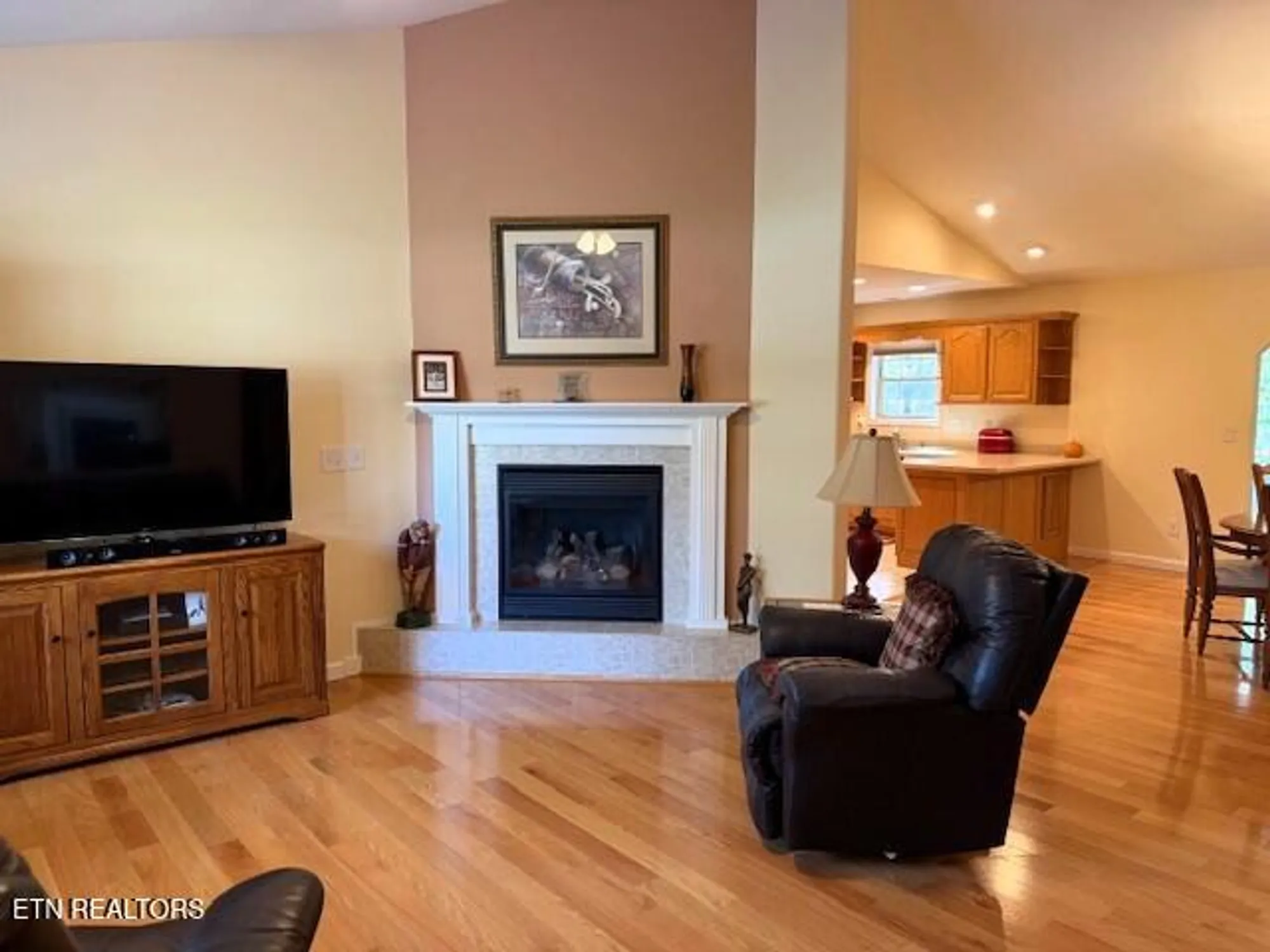 Property Slideshow image 3 of 29 | 204 lakeview dr, Crossville, TN, 38558