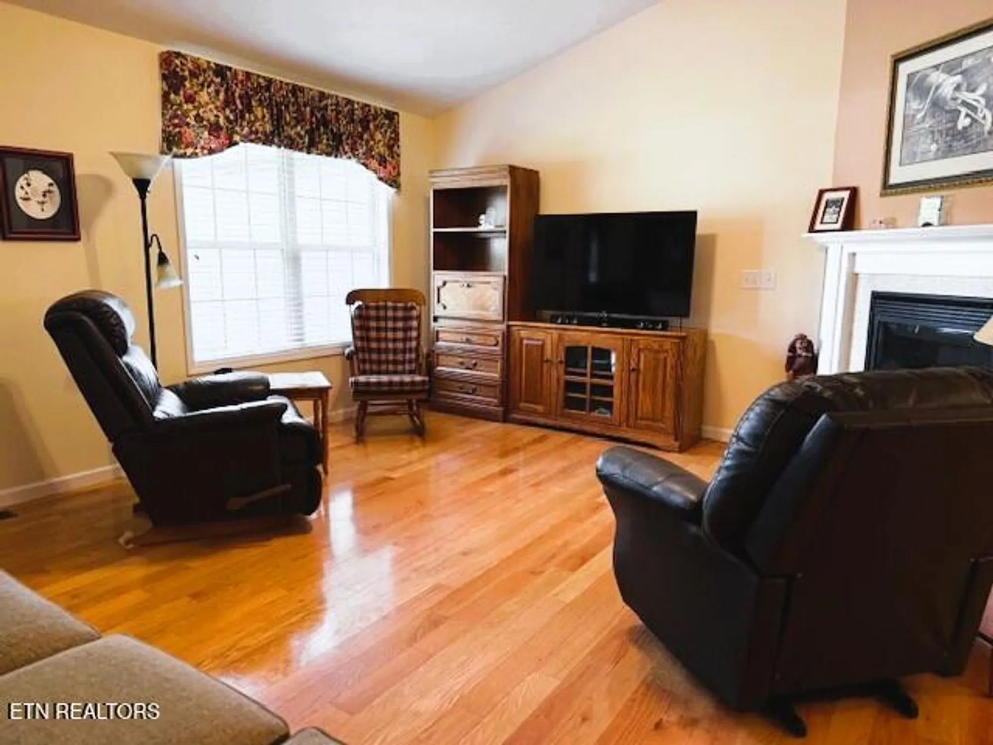 Property Slideshow image 5 of 29 | 204 lakeview dr, Crossville, TN, 38558