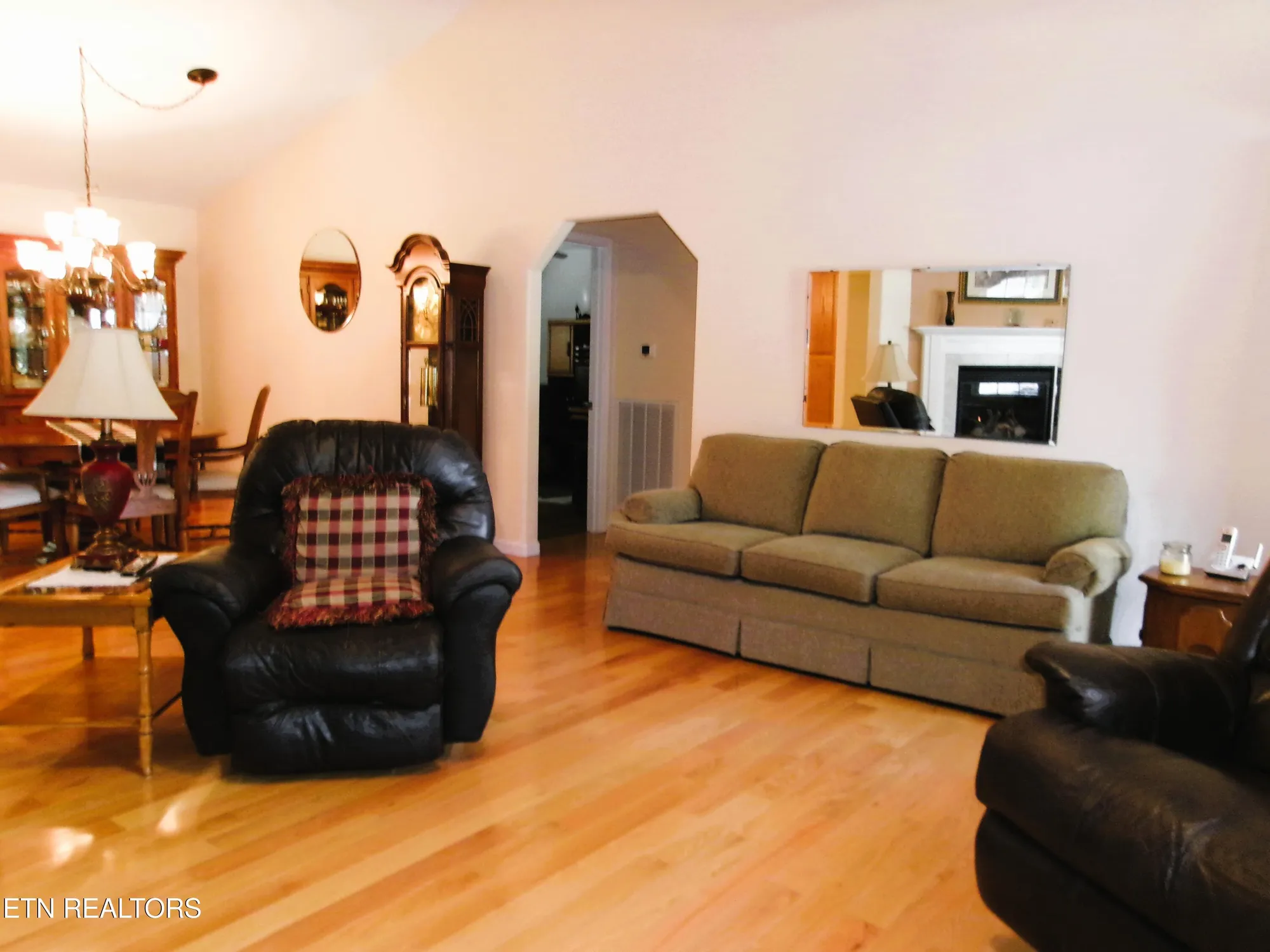 Property Slideshow image 6 of 29 | 204 lakeview dr, Crossville, TN, 38558