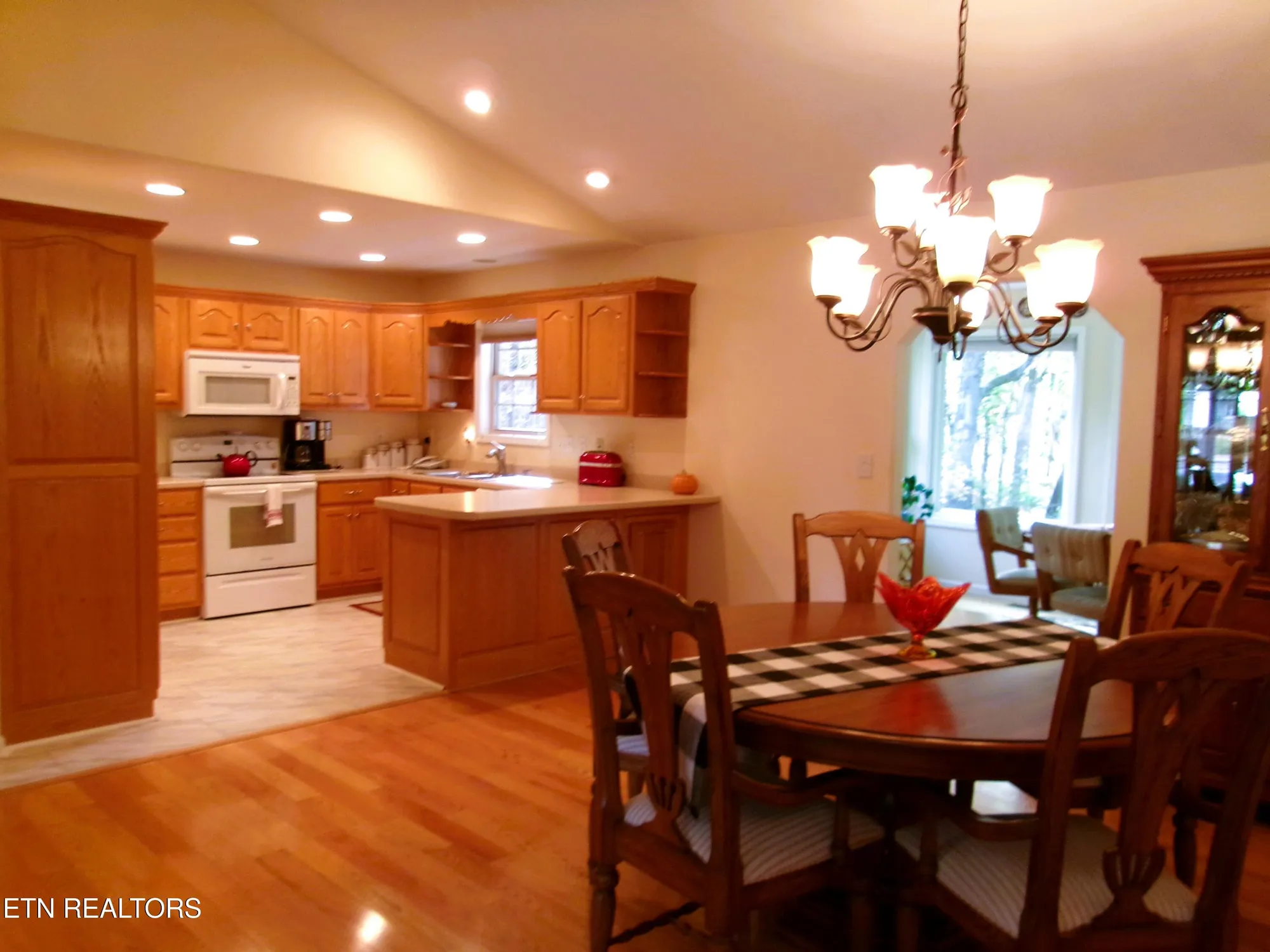 Property Slideshow image 8 of 29 | 204 lakeview dr, Crossville, TN, 38558