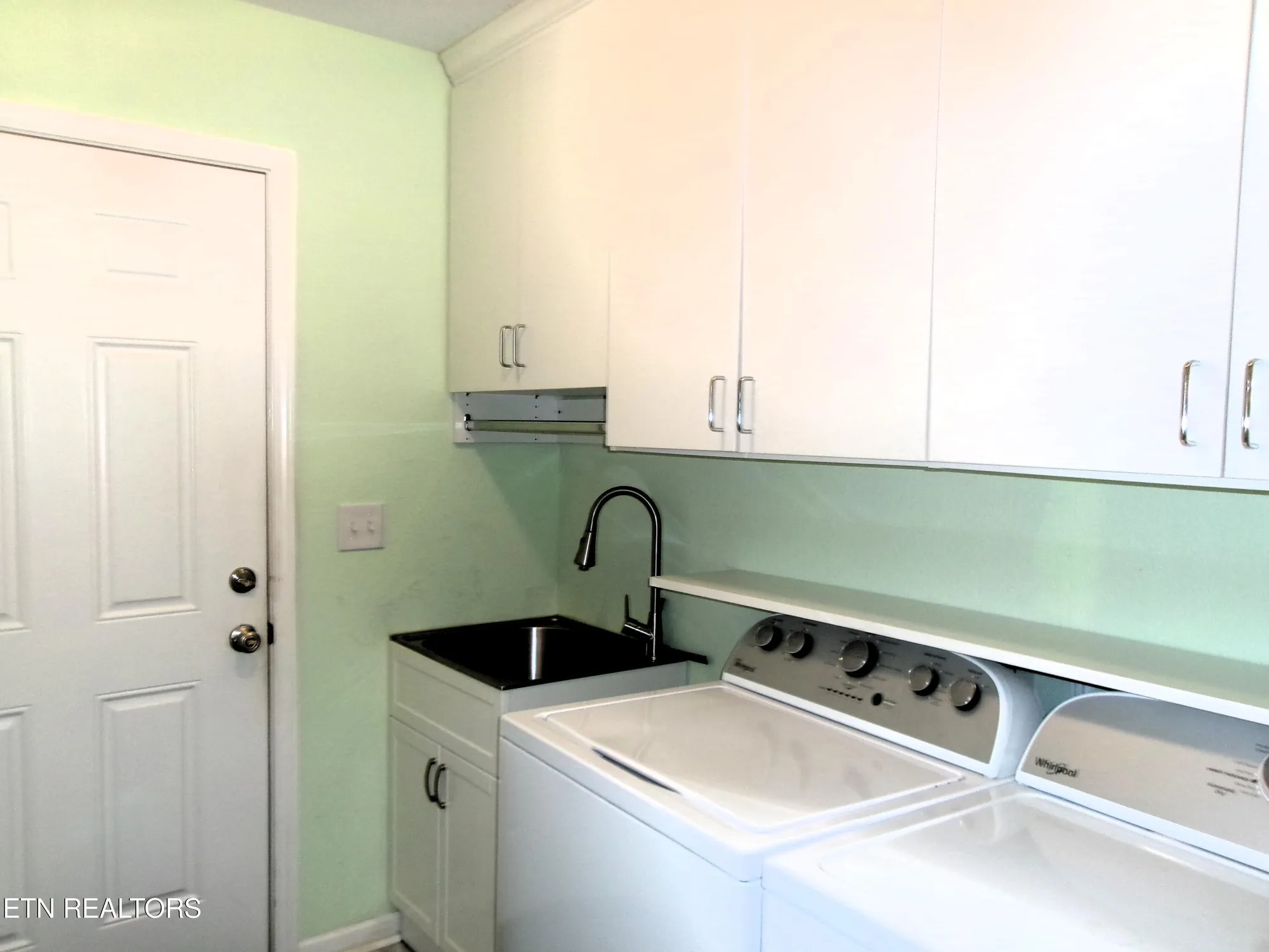 Property Slideshow image 24 of 29 | 204 lakeview dr, Crossville, TN, 38558