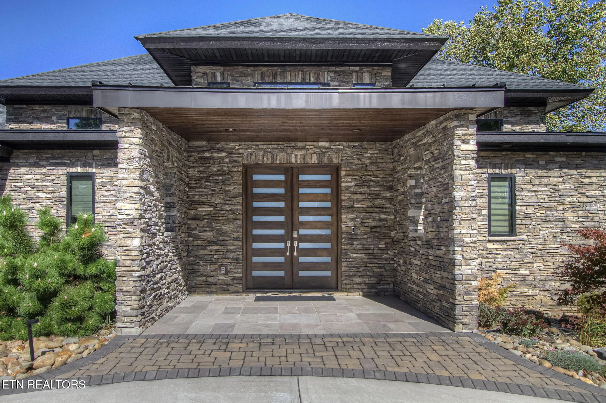 Property Slideshow image 4 of 56 | 322 okmulgee cir, Loudon, TN, 37774