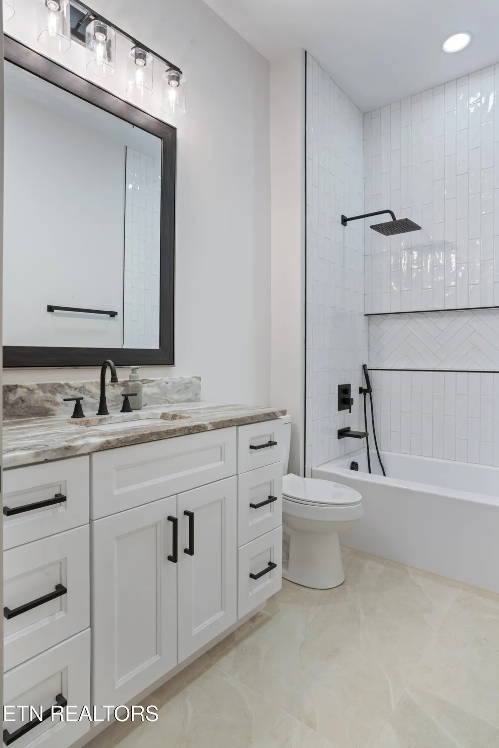 Property Slideshow image 20 of 27 | 125 ogana way, Loudon, TN, 37774