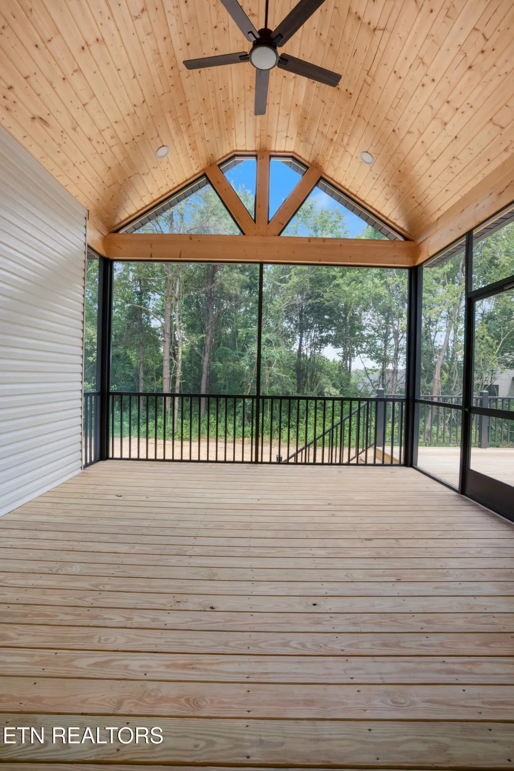 Property Slideshow image 23 of 27 | 125 ogana way, Loudon, TN, 37774