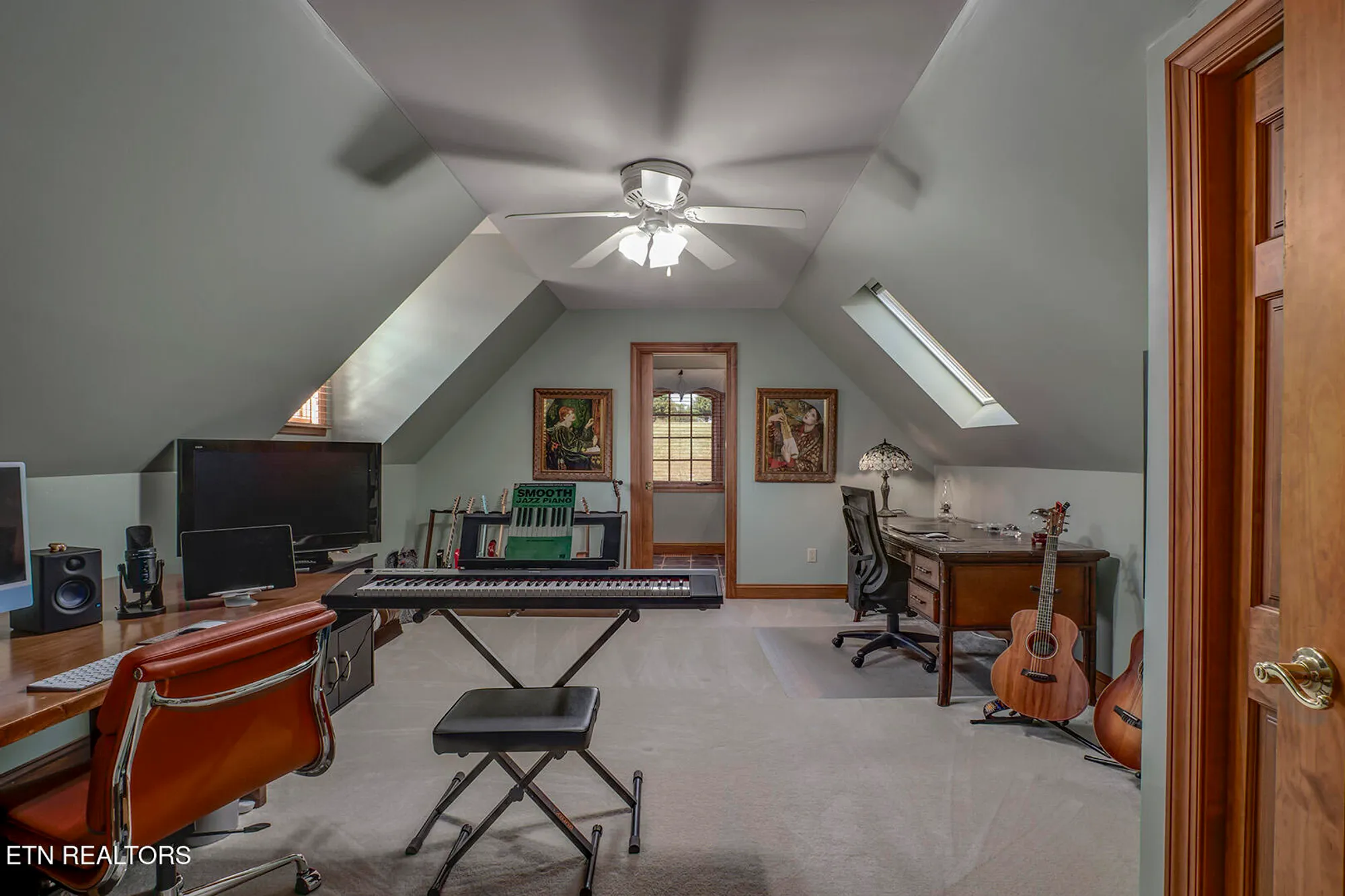 Property Slideshow image 19 of 63 | 135 big water dr, Vonore, TN, 37885