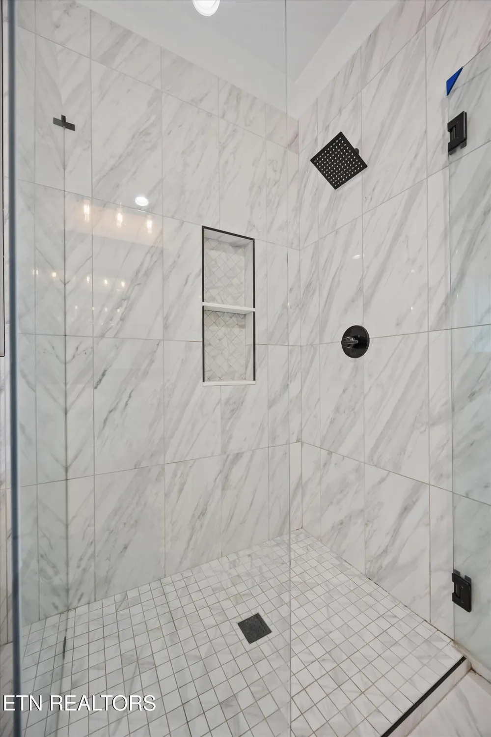 Property Slideshow image 15 of 54 | 364 mingo way, Loudon, TN, 37774