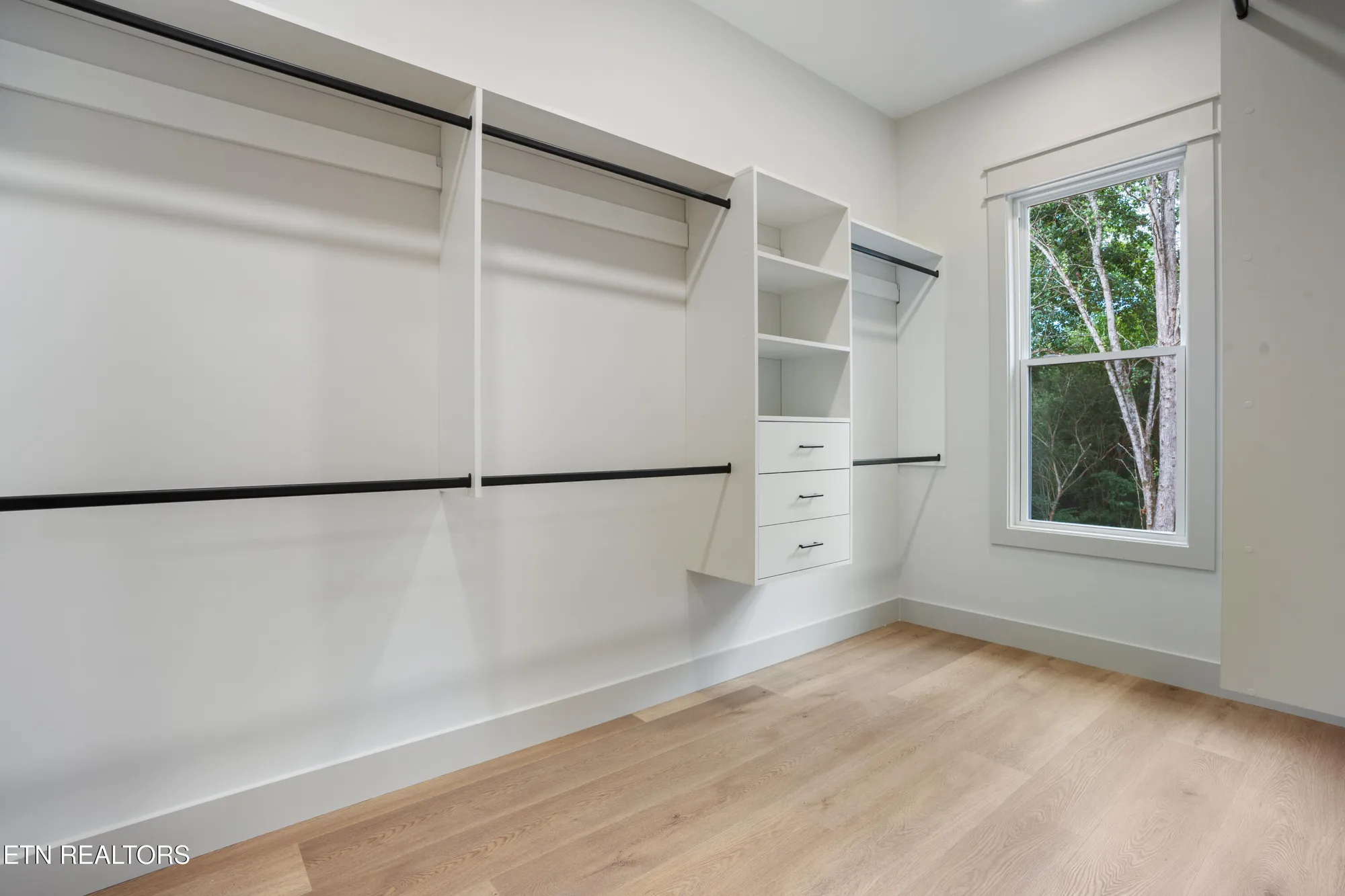 Property Slideshow image 16 of 27 | 125 ogana way, Loudon, TN, 37774