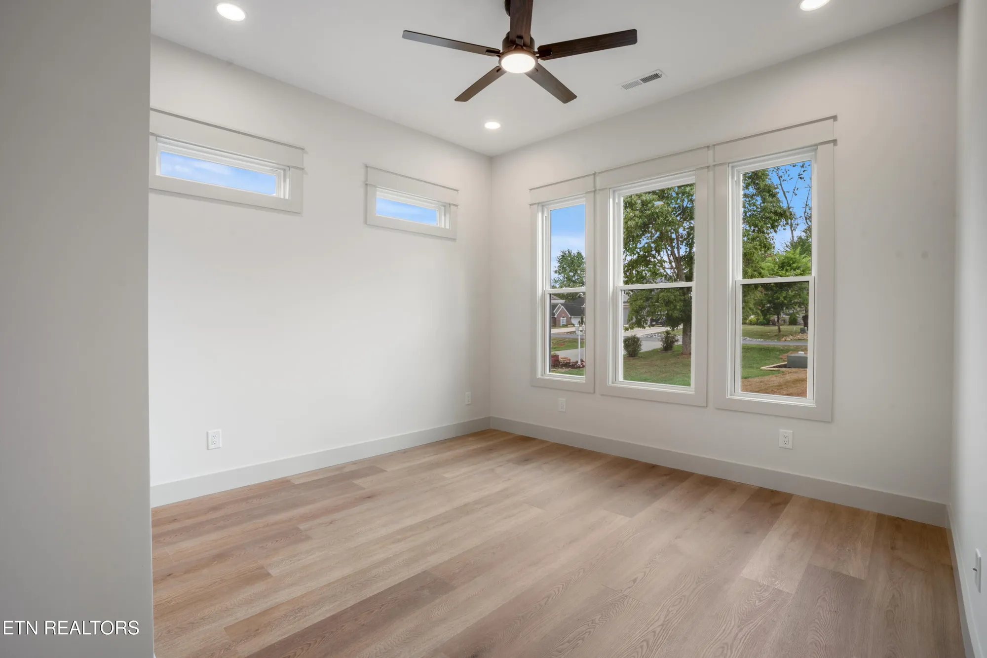 Property Slideshow image 17 of 27 | 125 ogana way, Loudon, TN, 37774