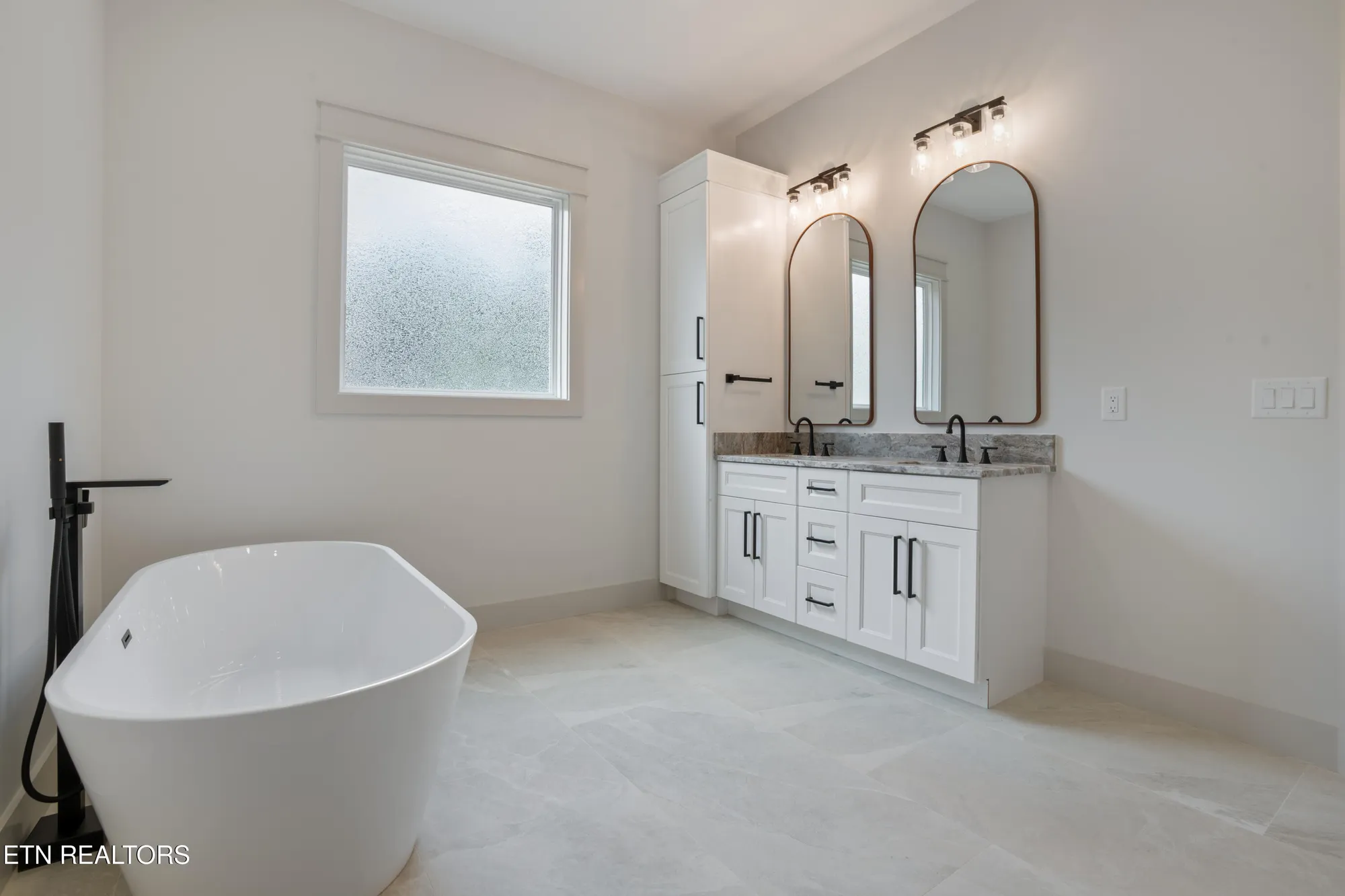 Property Slideshow image 14 of 27 | 125 ogana way, Loudon, TN, 37774