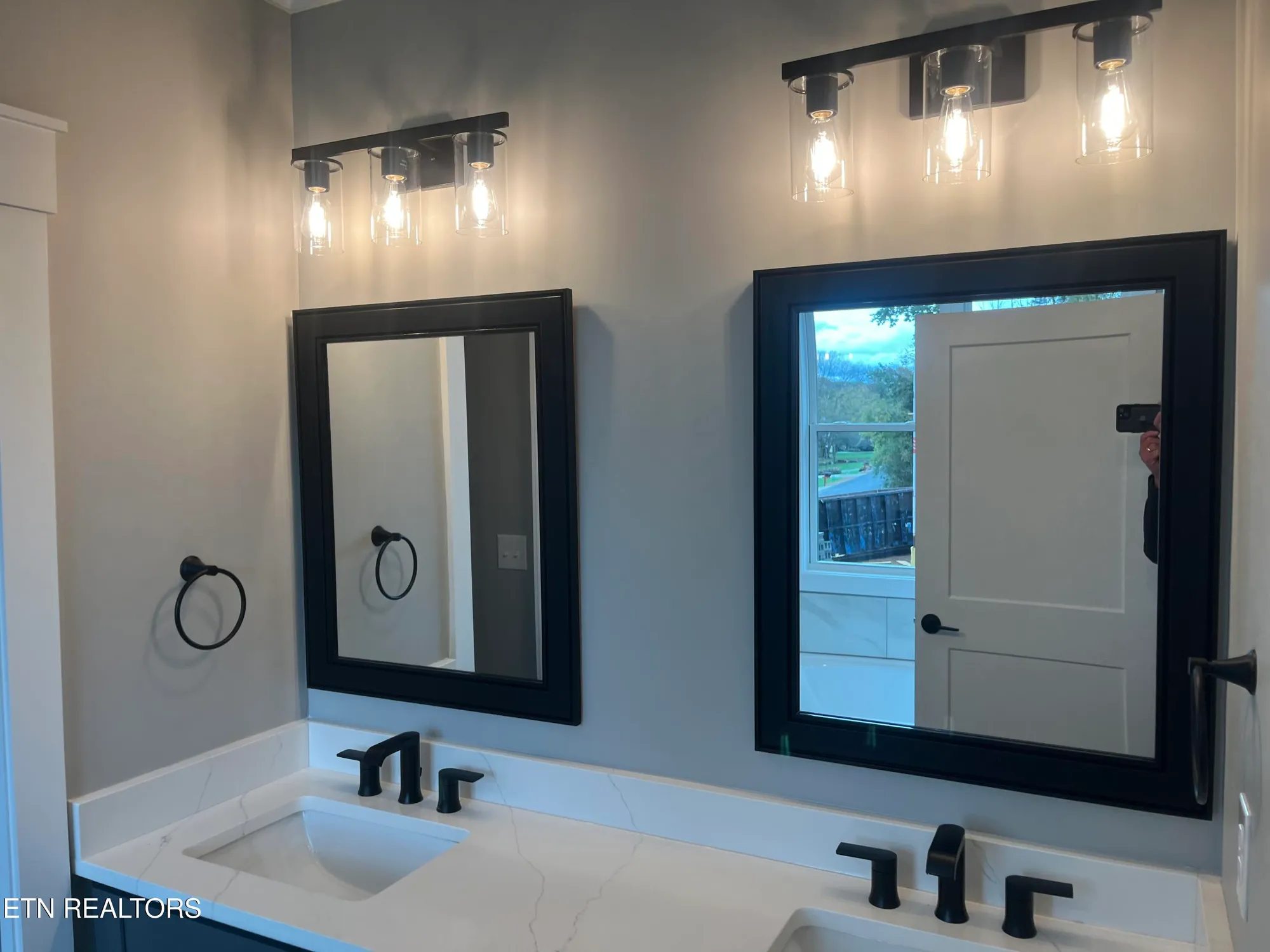 Property Slideshow image 25 of 38 | 121 inagehi way, Loudon, TN, 37774