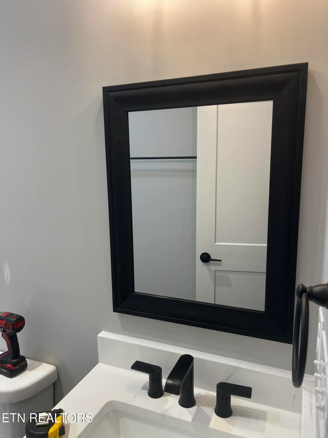 Property Slideshow image 11 of 38 | 121 inagehi way, Loudon, TN, 37774