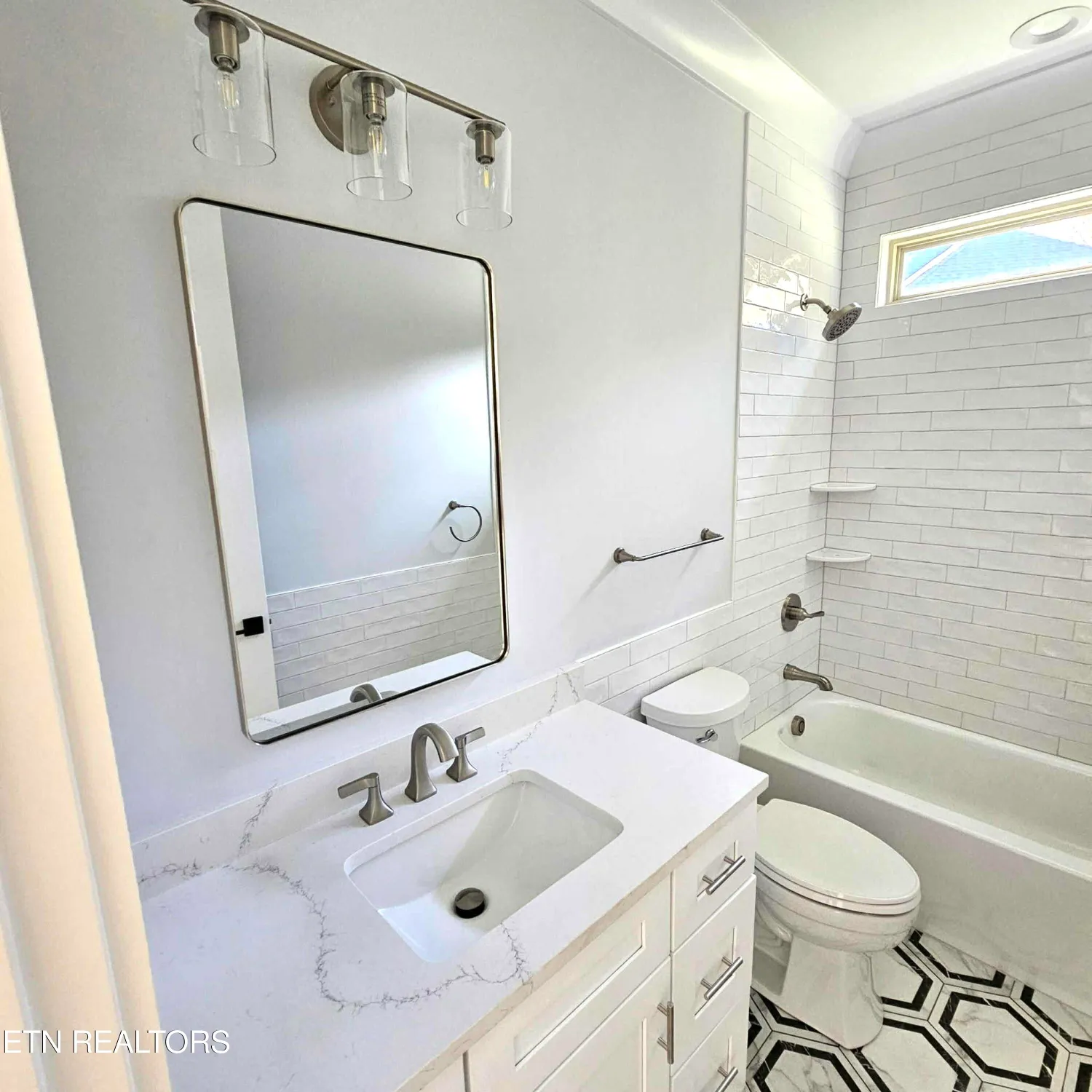 Property Slideshow image 41 of 49 | 131 utsesti ln, Loudon, TN, 37774