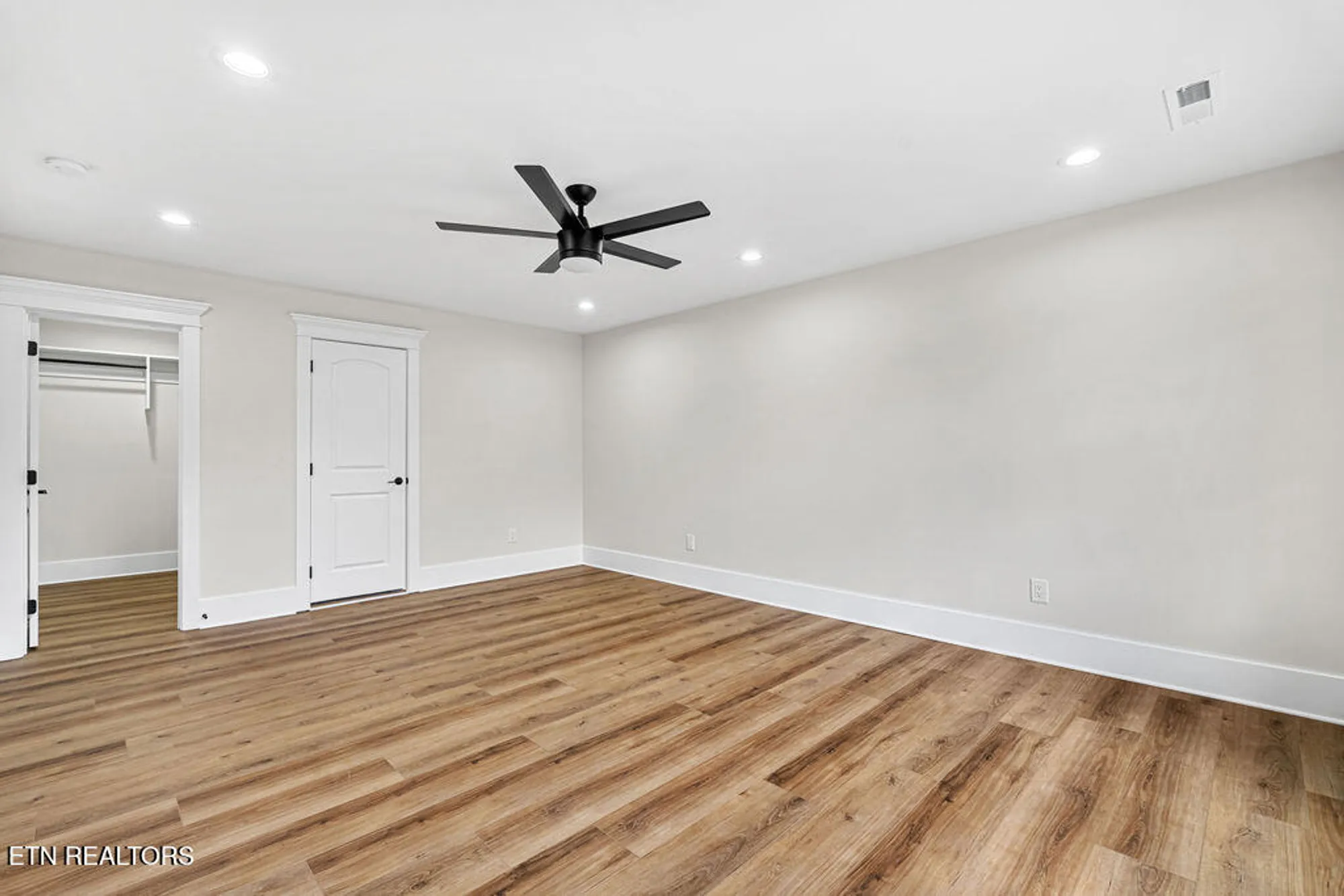 Property Slideshow image 39 of 48 | 108 tsuhdatsi way, Loudon, TN, 37774