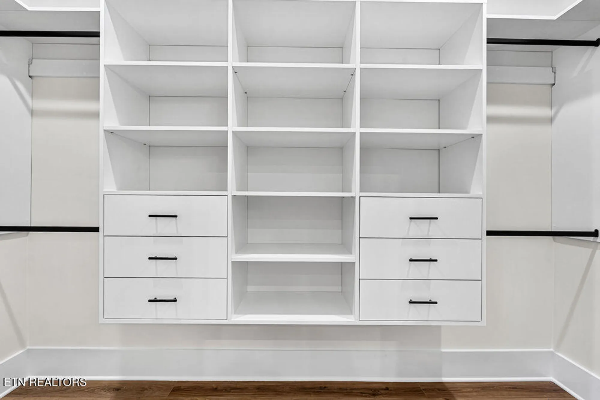 Property Slideshow image 25 of 48 | 108 tsuhdatsi way, Loudon, TN, 37774