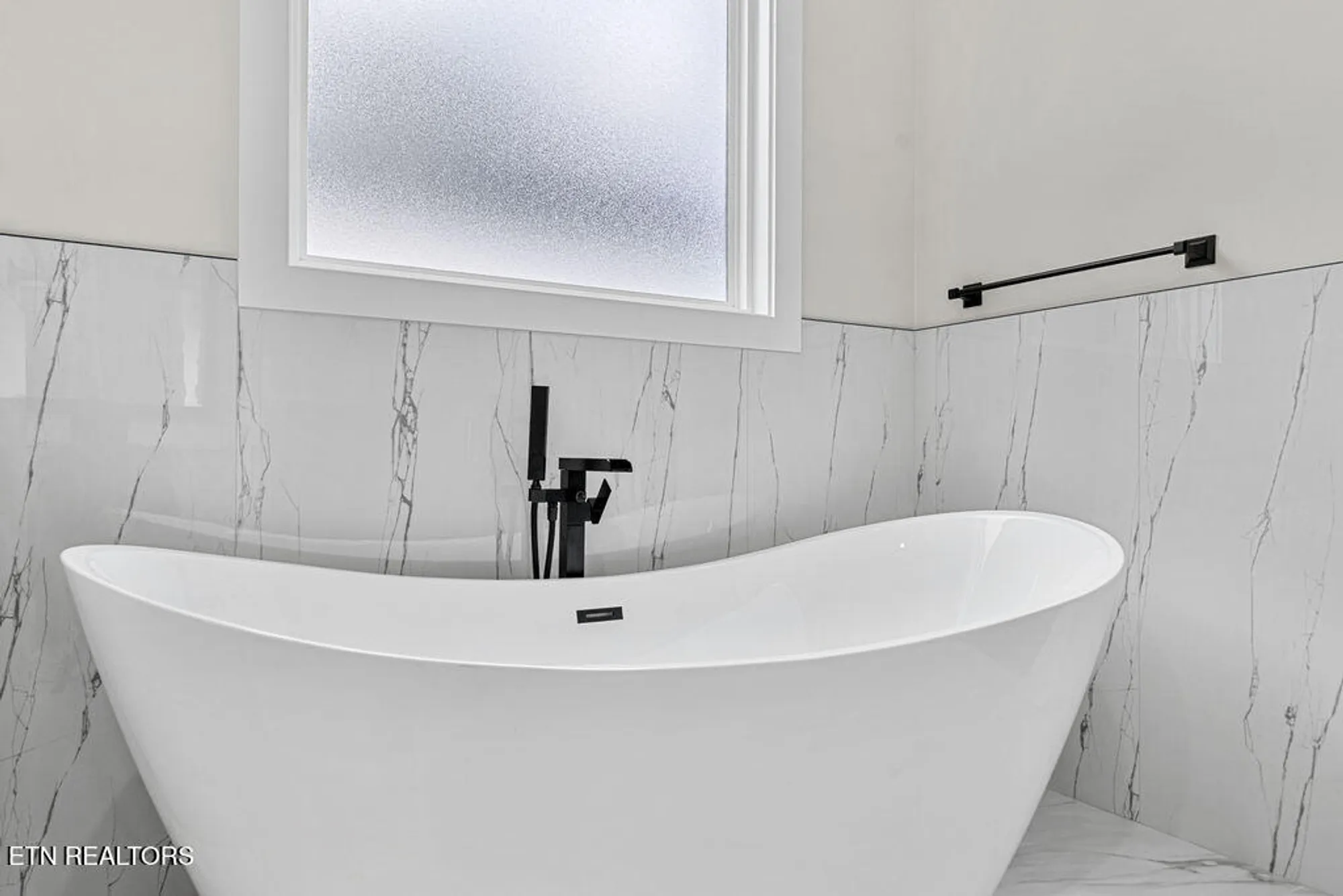 Property Slideshow image 24 of 48 | 108 tsuhdatsi way, Loudon, TN, 37774