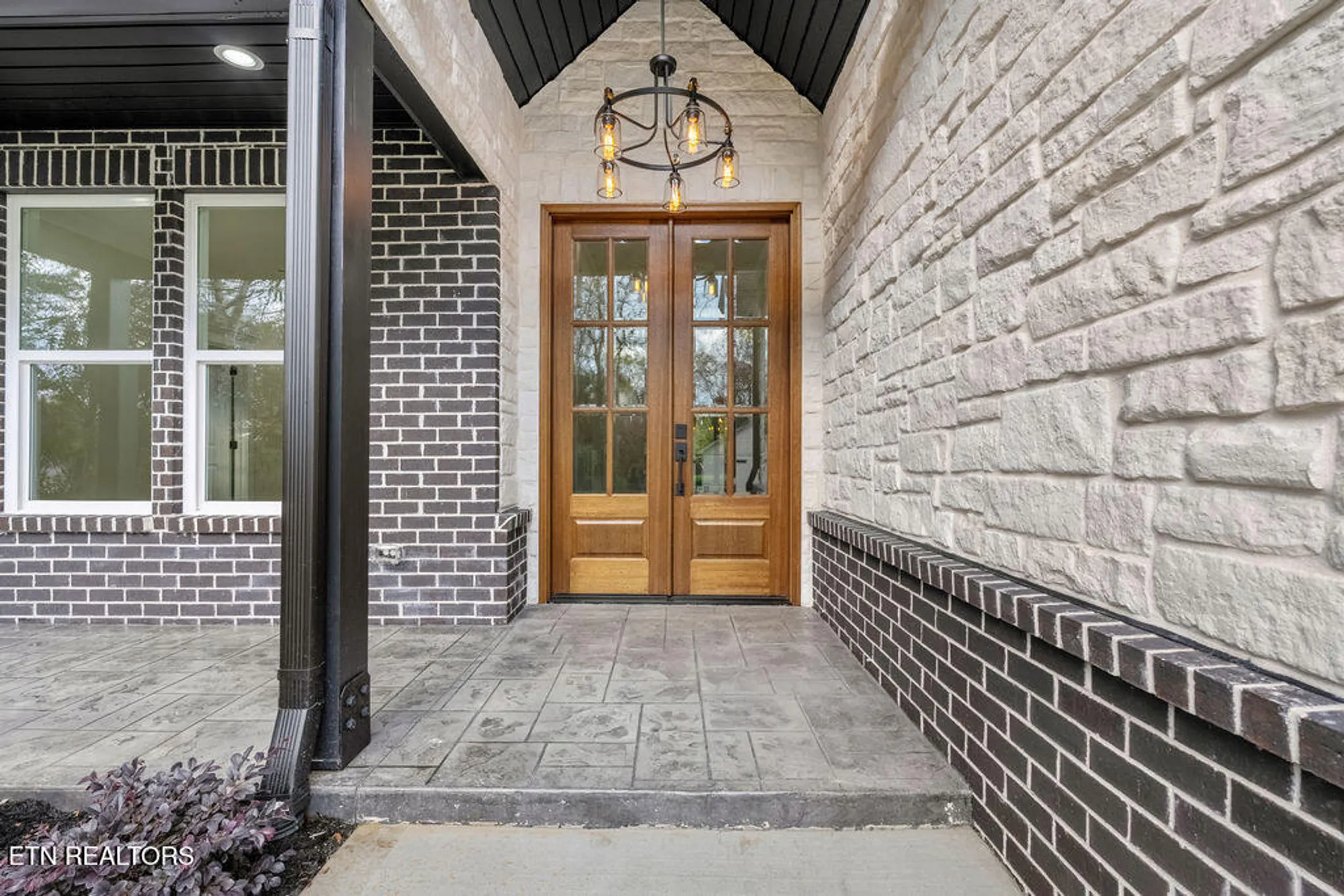 Property Slideshow image 3 of 48 | 108 tsuhdatsi way, Loudon, TN, 37774