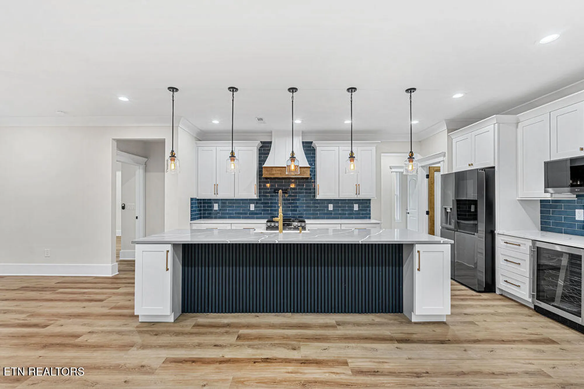 Property Slideshow image 8 of 48 | 108 tsuhdatsi way, Loudon, TN, 37774