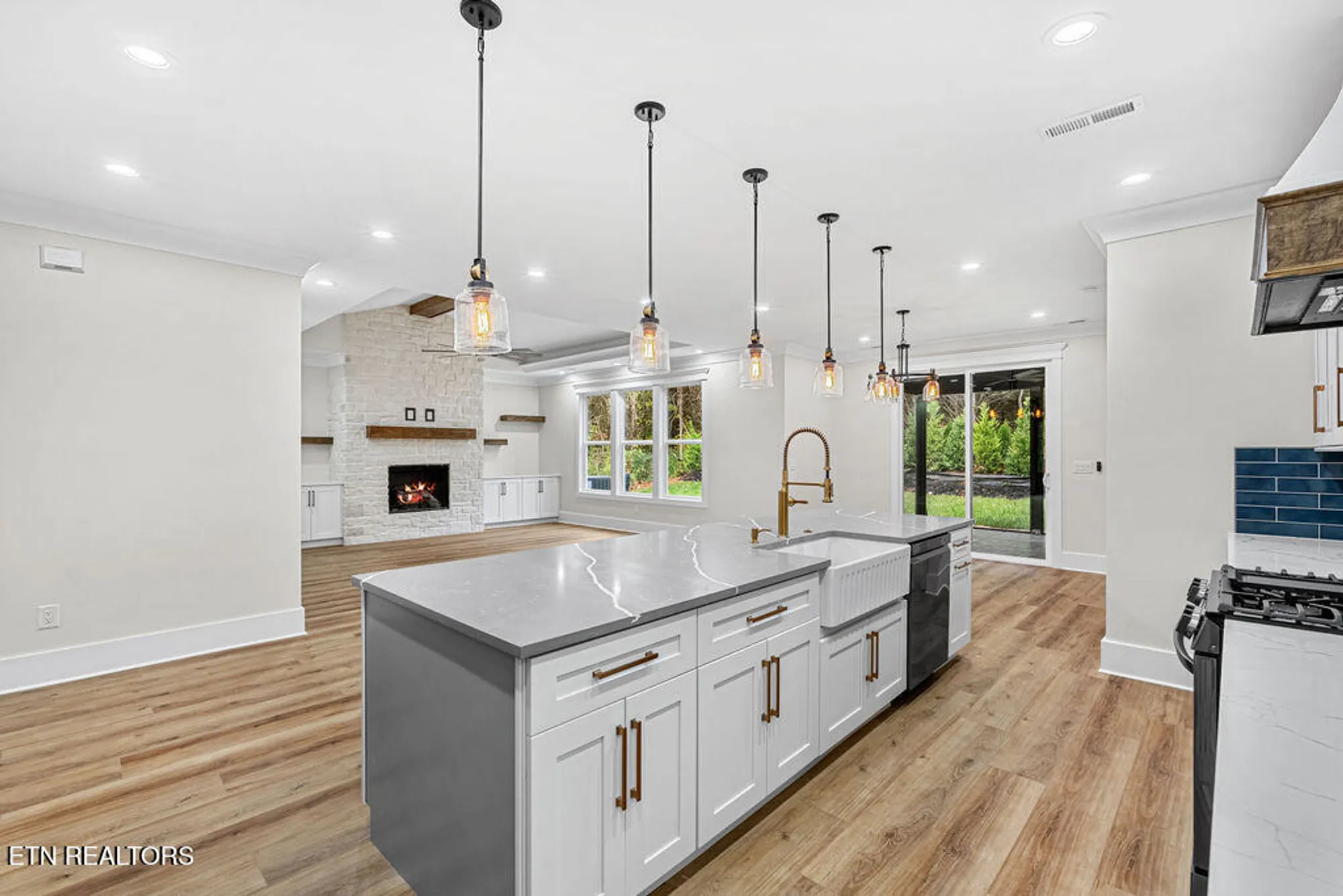 Property Slideshow image 11 of 48 | 108 tsuhdatsi way, Loudon, TN, 37774