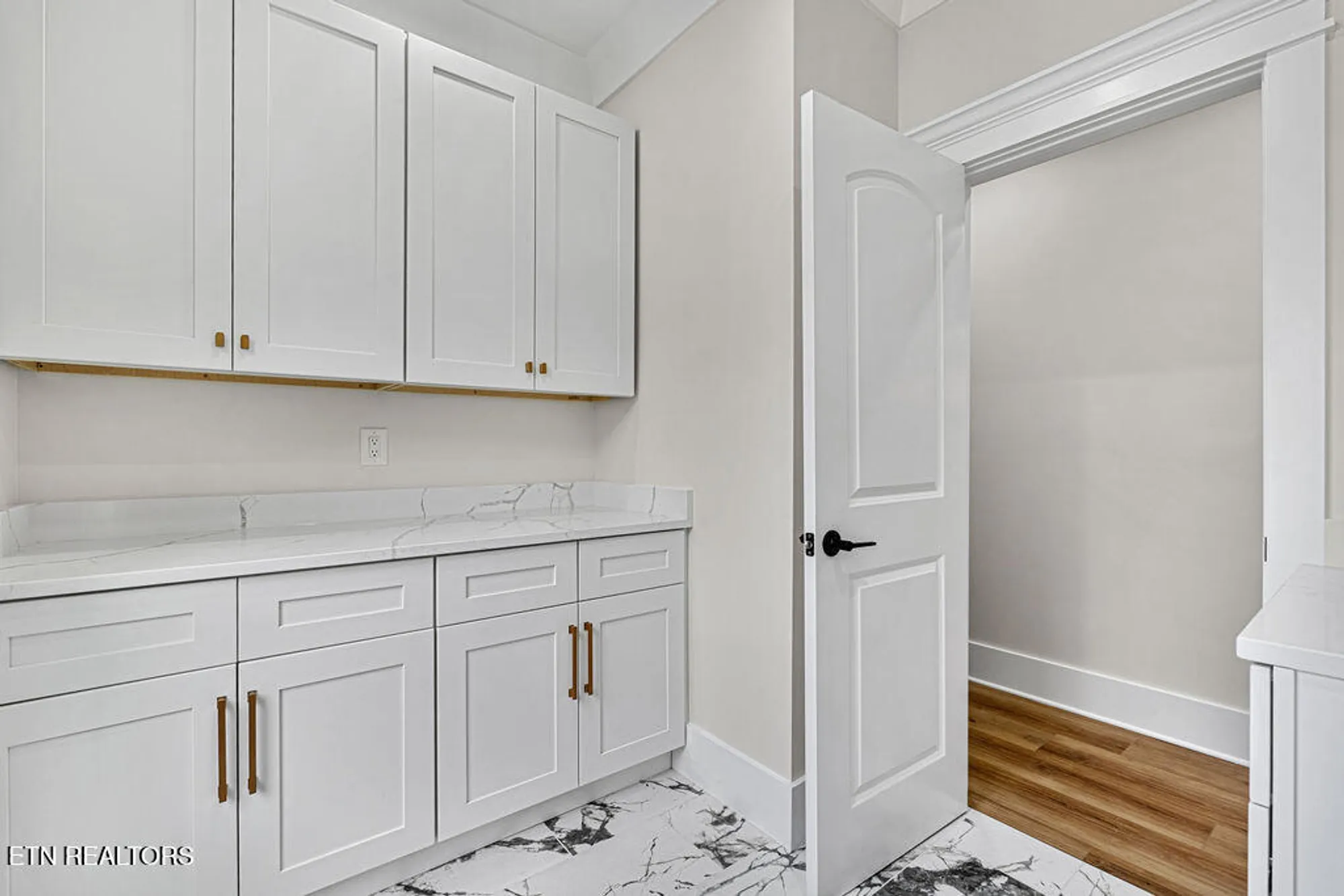 Property Slideshow image 43 of 48 | 108 tsuhdatsi way, Loudon, TN, 37774