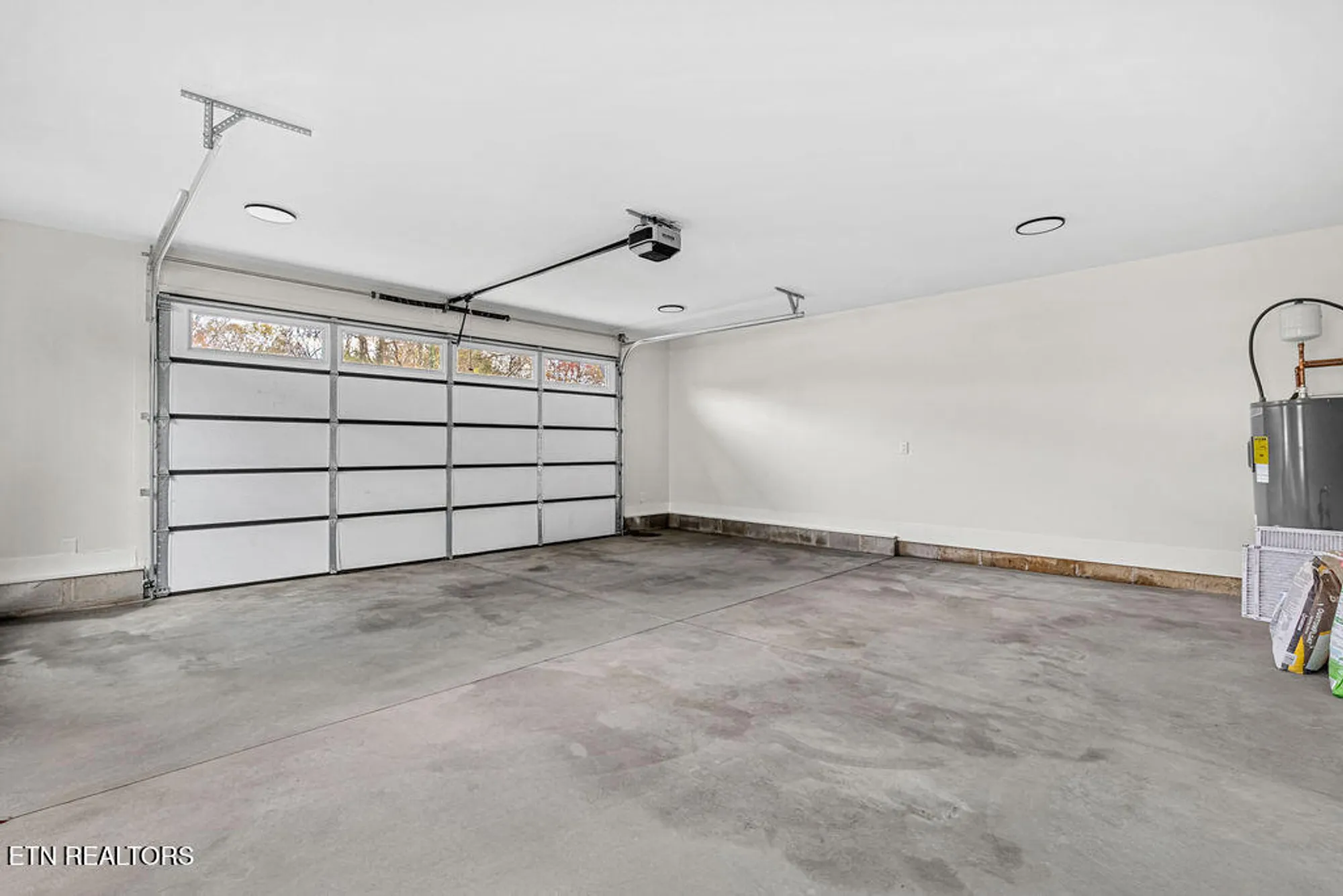 Property Slideshow image 44 of 48 | 108 tsuhdatsi way, Loudon, TN, 37774