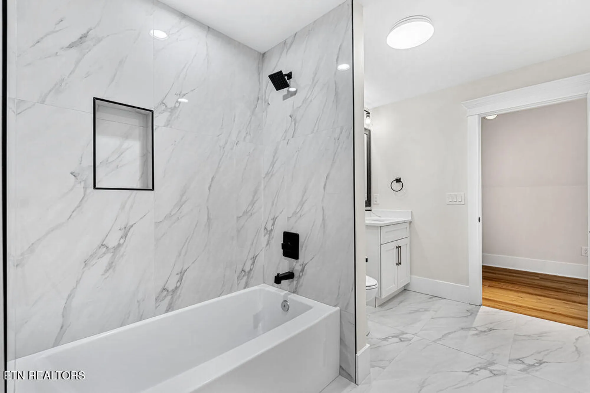 Property Slideshow image 36 of 48 | 108 tsuhdatsi way, Loudon, TN, 37774