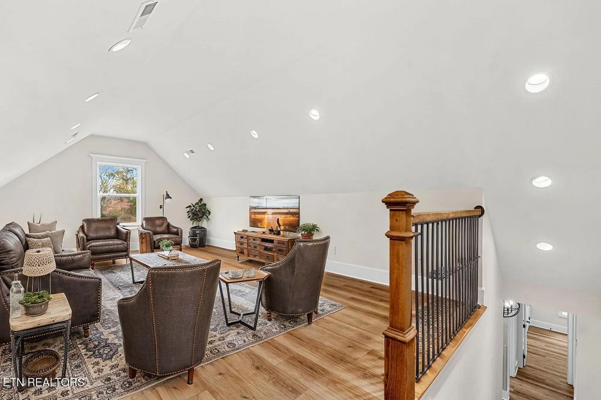 Property Slideshow image 32 of 48 | 108 tsuhdatsi way, Loudon, TN, 37774