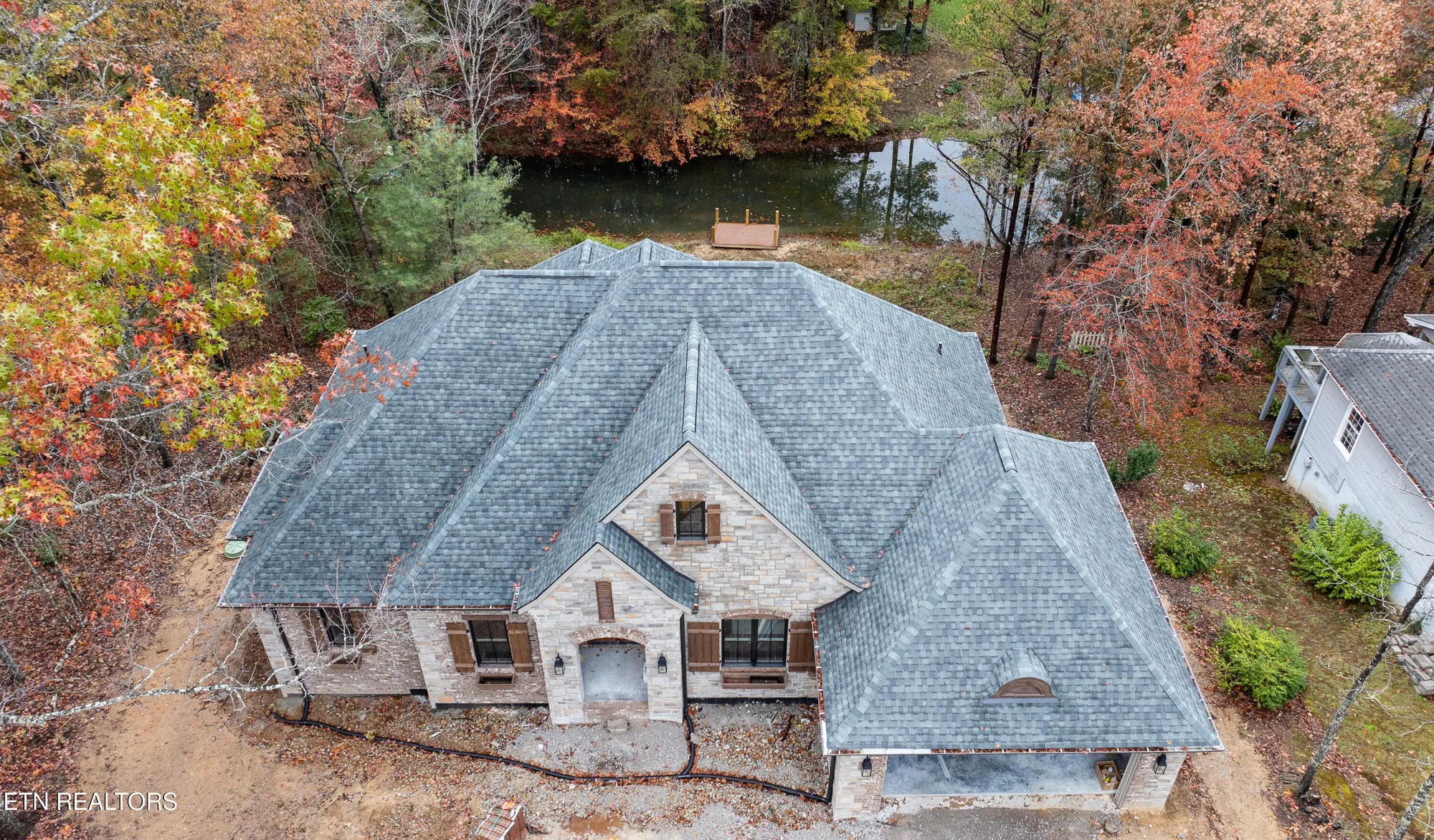 Property Slideshow image 2 of 38 | 135 hedgewood pt, Crossville, TN, 38558