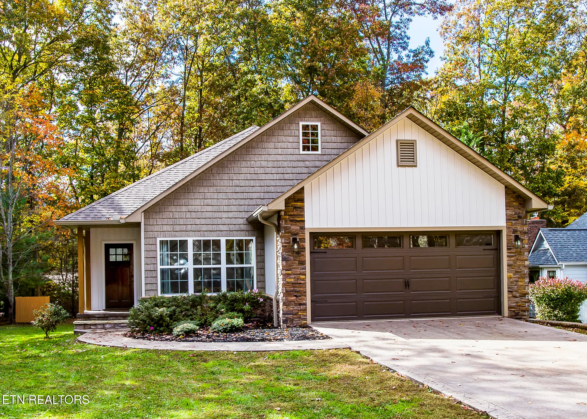 Property Slideshow image 2 of 51 | 15 hickory cove ln, Crossville, TN, 38558