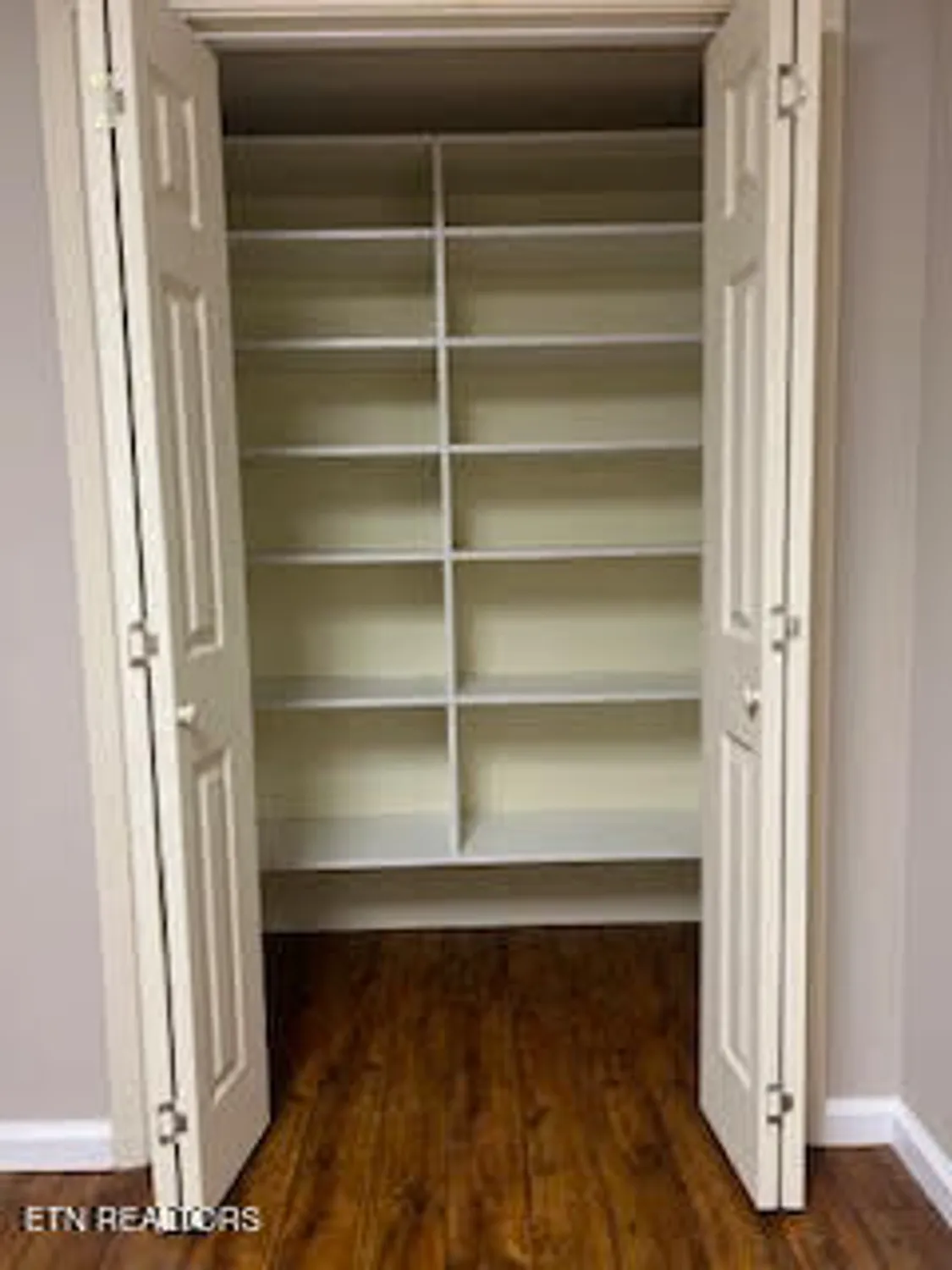 Property Slideshow image 9 of 37 | 143 chahyga way, Loudon, TN, 37774