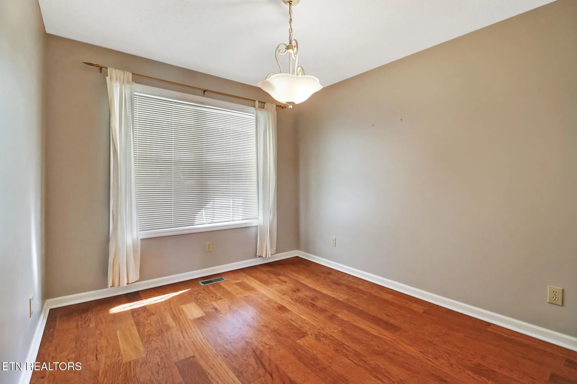 Property Slideshow image 8 of 32 | 112 lakewood dr, Crossville, TN, 38558