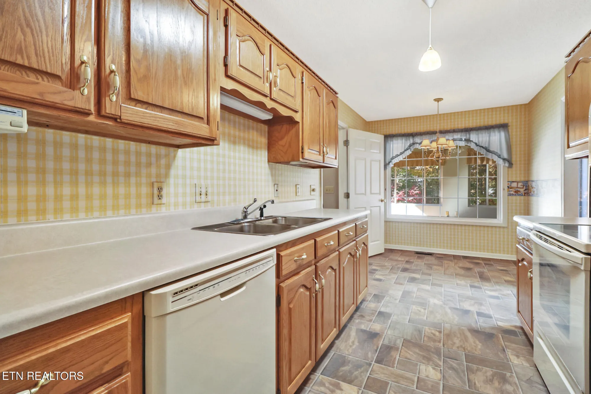 Property Slideshow image 10 of 32 | 112 lakewood dr, Crossville, TN, 38558