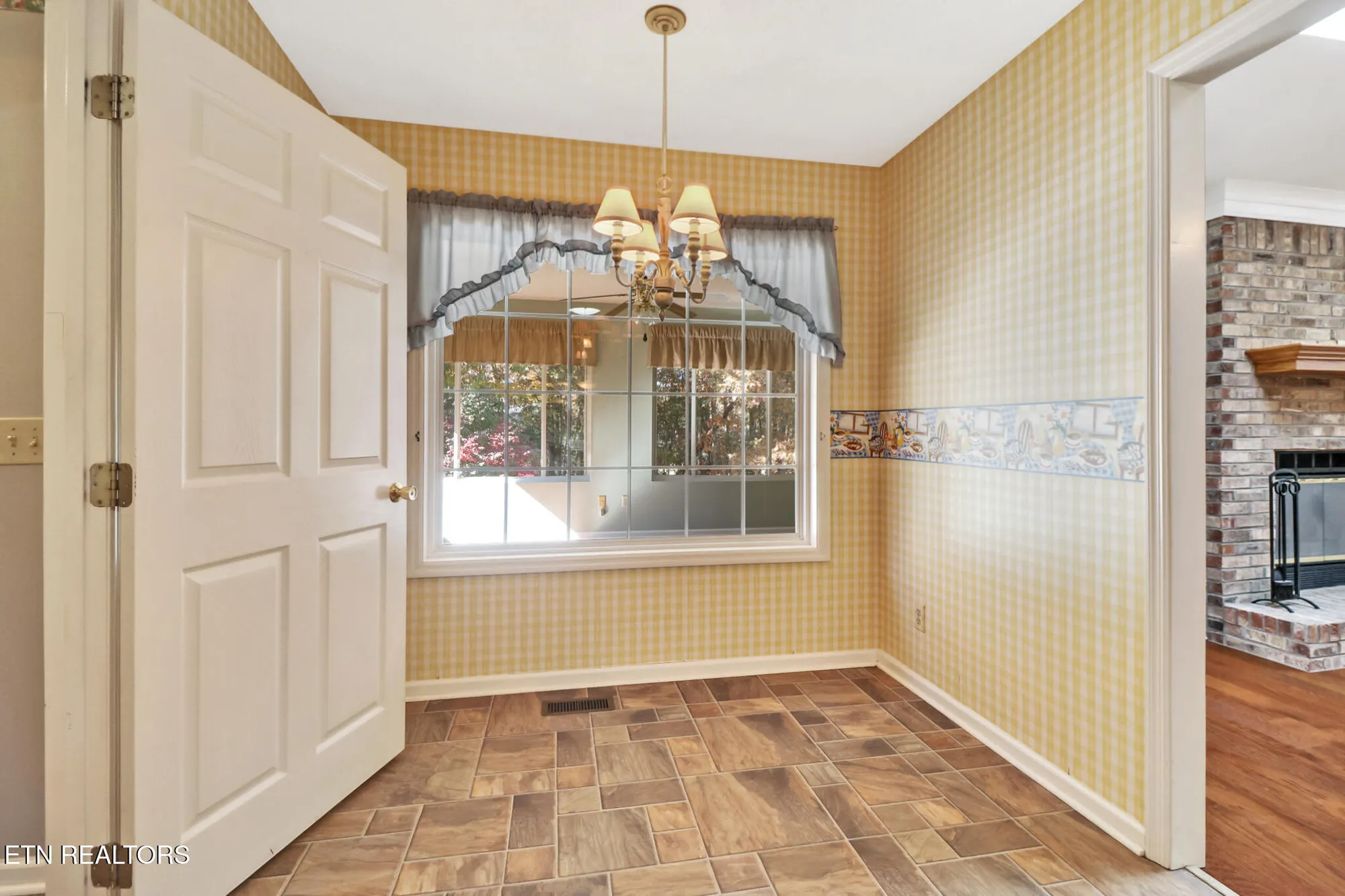 Property Slideshow image 11 of 32 | 112 lakewood dr, Crossville, TN, 38558