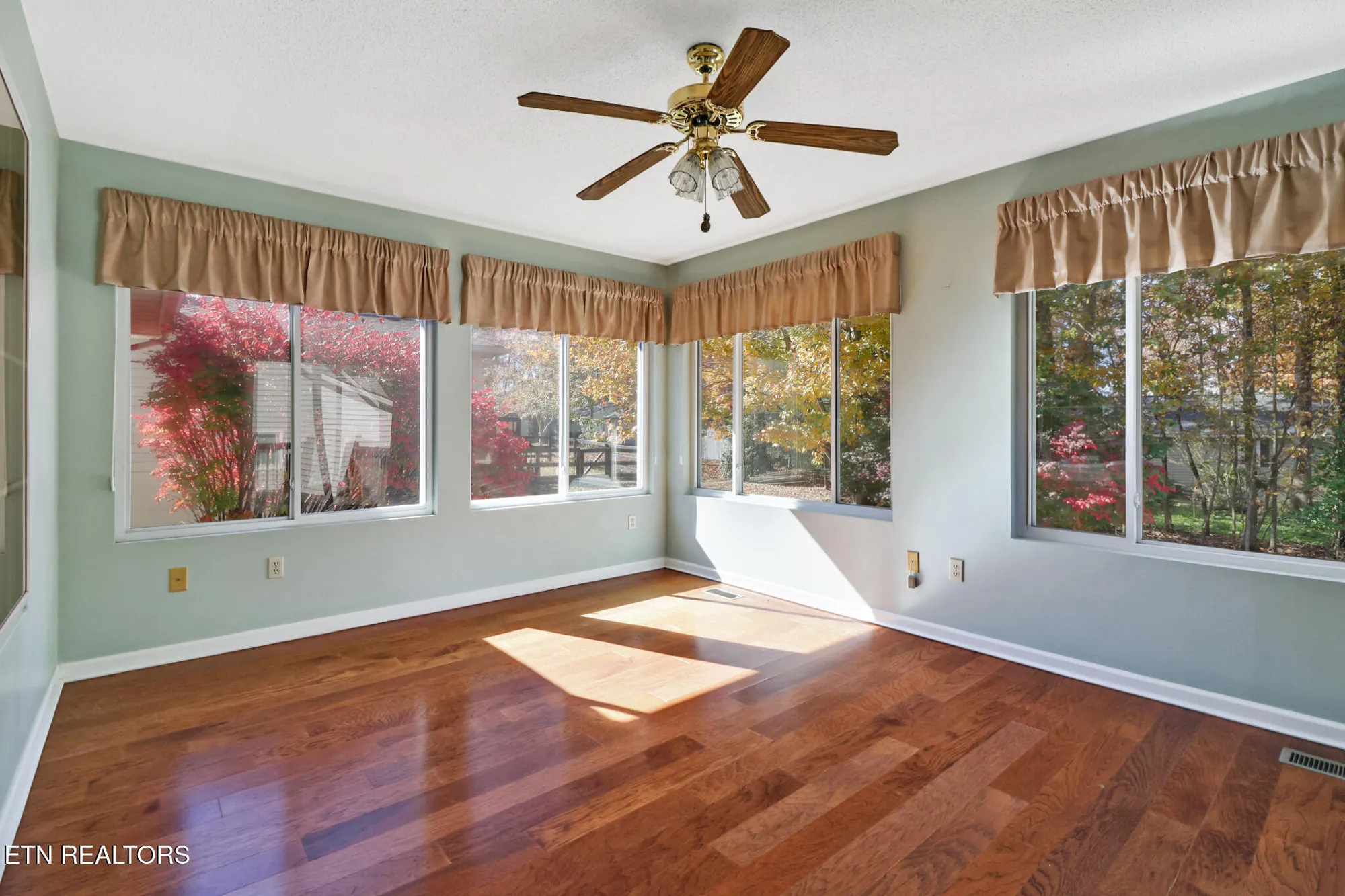 Property Slideshow image 12 of 32 | 112 lakewood dr, Crossville, TN, 38558