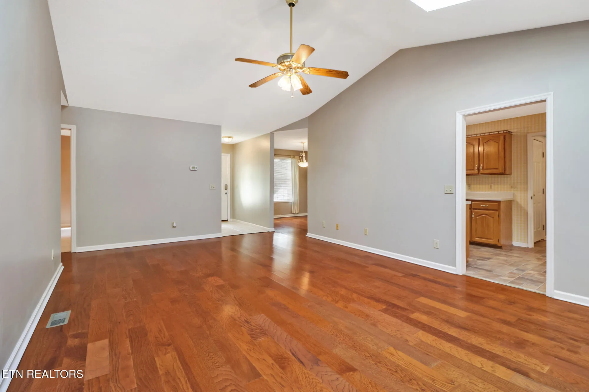 Property Slideshow image 6 of 32 | 112 lakewood dr, Crossville, TN, 38558