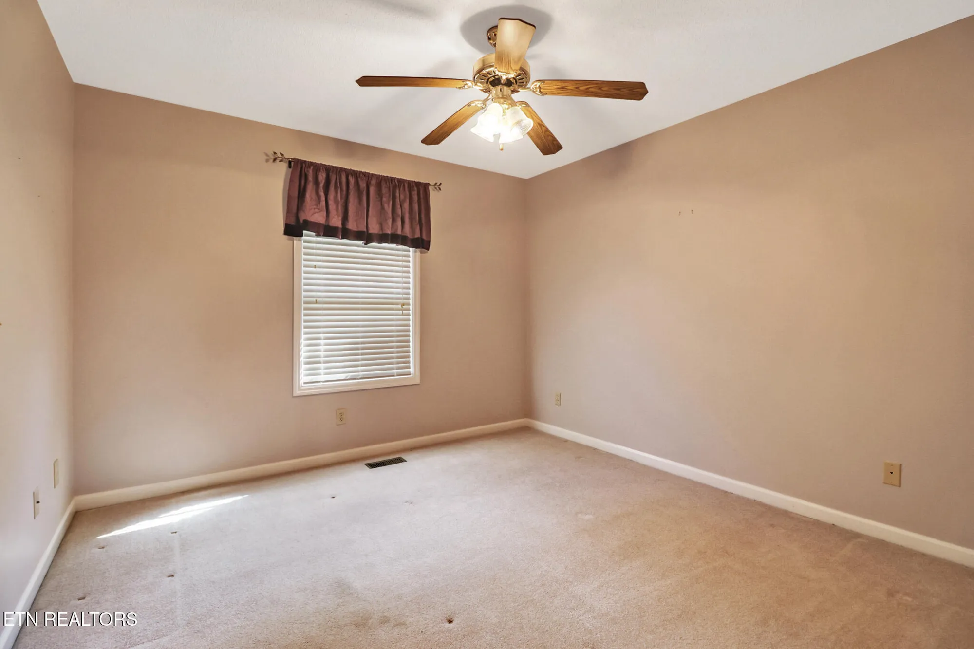 Property Slideshow image 19 of 32 | 112 lakewood dr, Crossville, TN, 38558