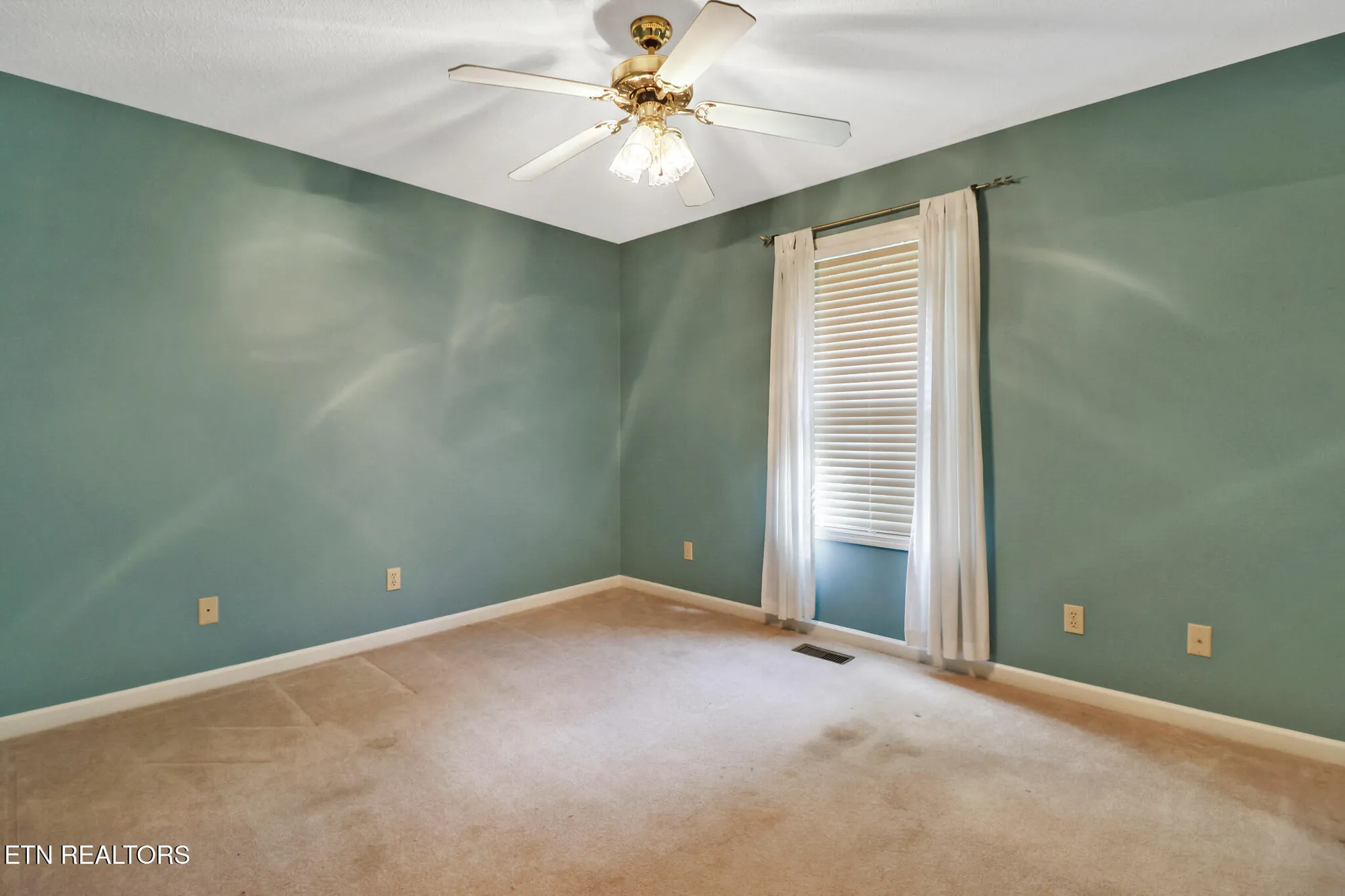 Property Slideshow image 22 of 32 | 112 lakewood dr, Crossville, TN, 38558