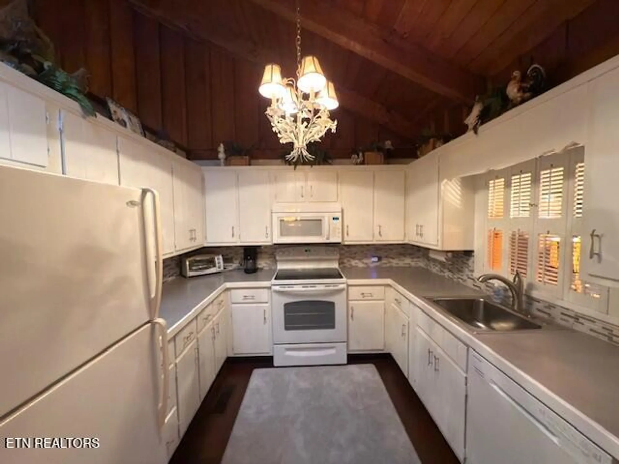 Property Slideshow image 10 of 30 | 139 windsor rd, Crossville, TN, 38558