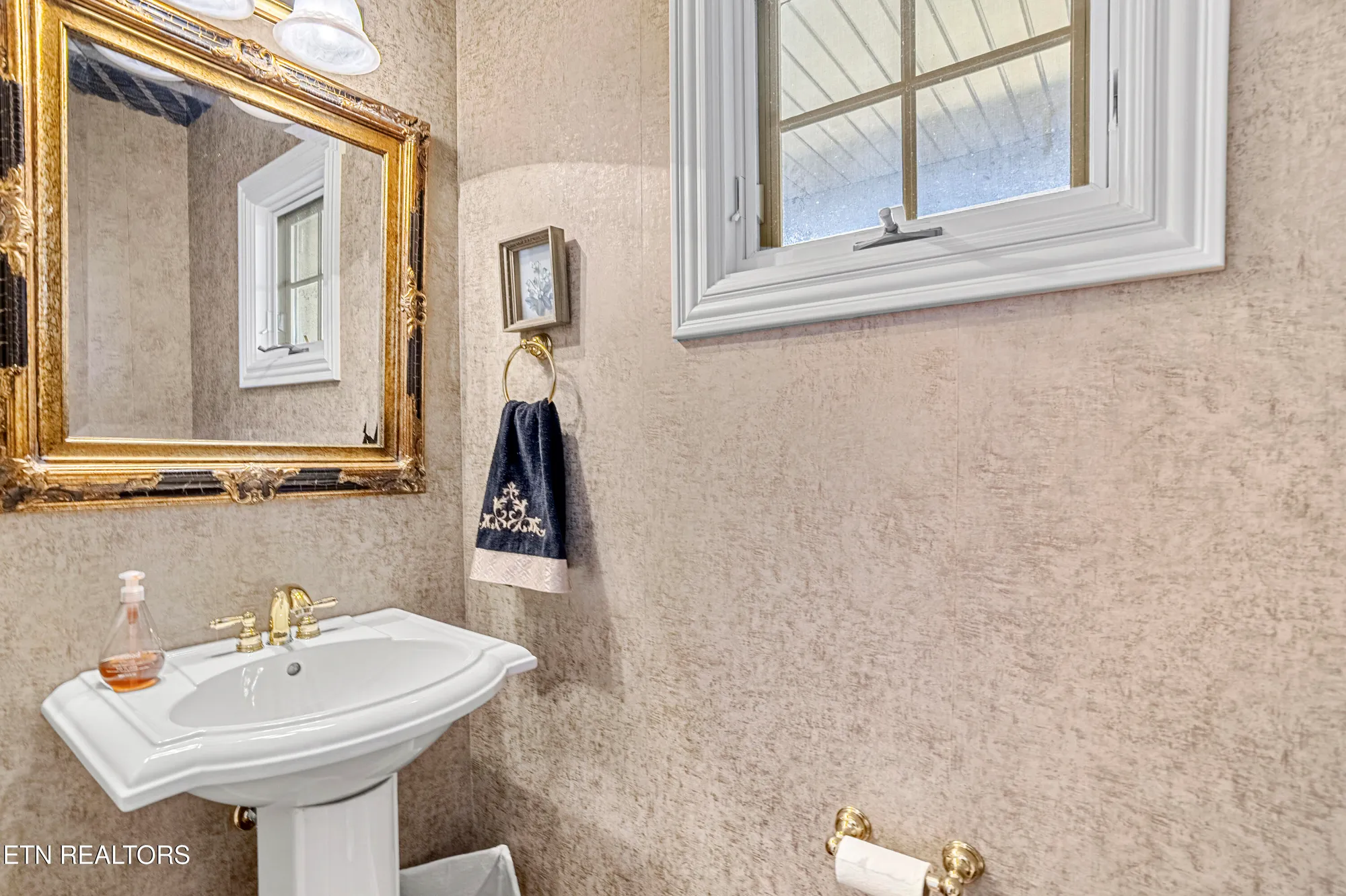 Property Slideshow image 35 of 60 | 310 pineberry dr, Vonore, TN, 37885