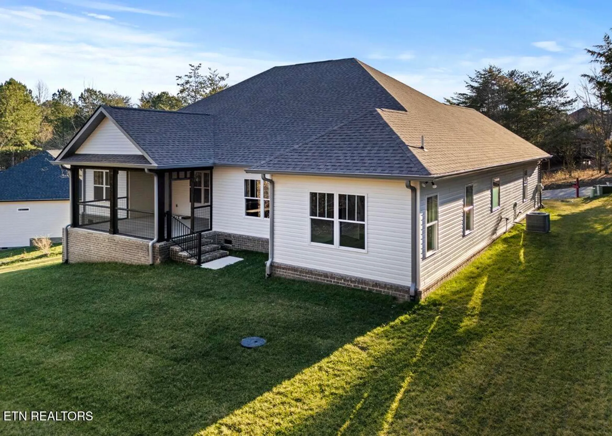 Property Slideshow image 3 of 8 | 118 elokwa way, Loudon, TN, 37774