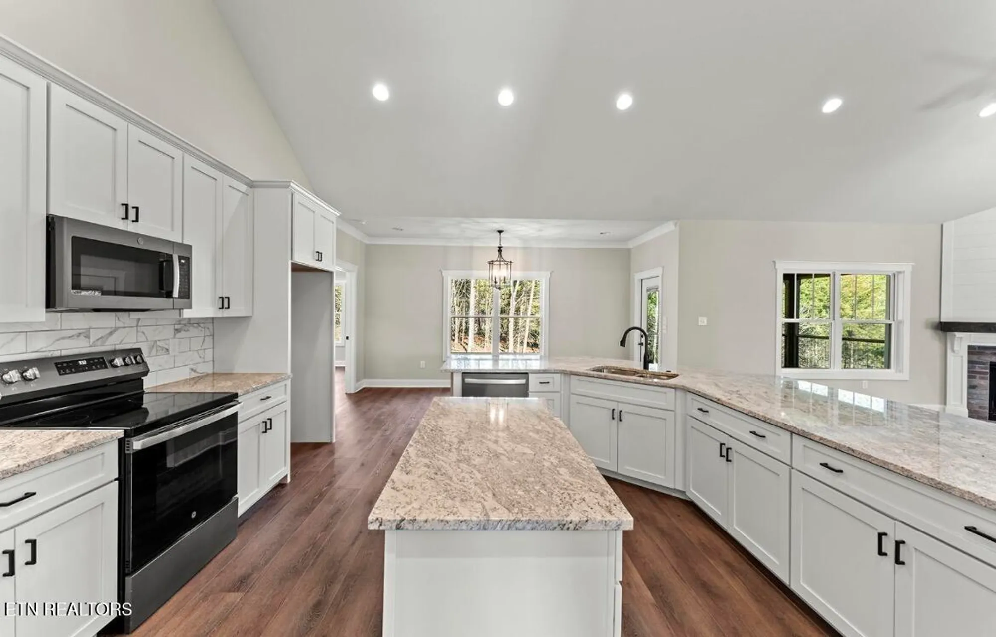 Property Slideshow image 5 of 8 | 118 elokwa way, Loudon, TN, 37774