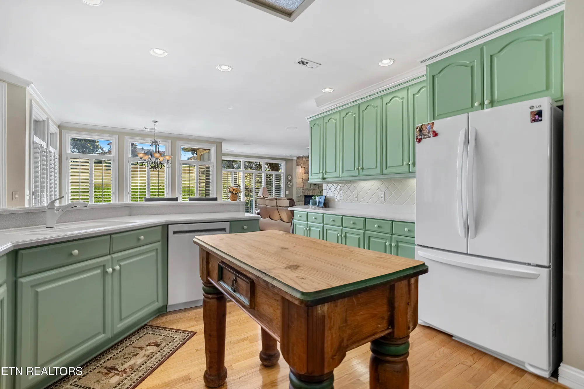 Property Slideshow image 31 of 60 | 310 pineberry dr, Vonore, TN, 37885