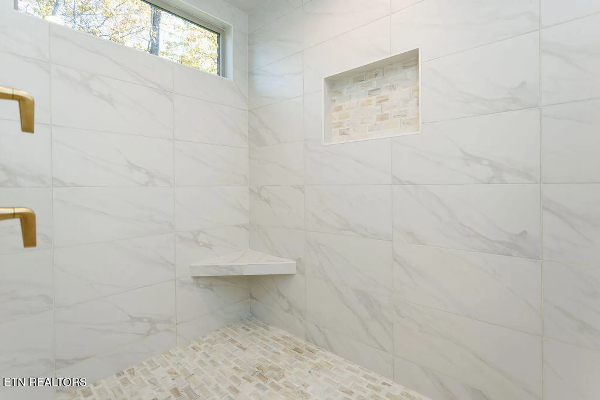 Property Slideshow image 26 of 43 | 14 bent oak ln, Crossville, TN, 38558