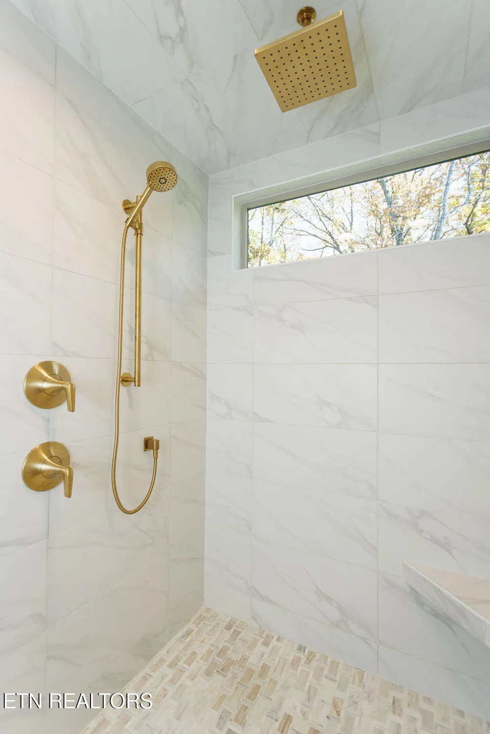 Property Slideshow image 27 of 43 | 14 bent oak ln, Crossville, TN, 38558