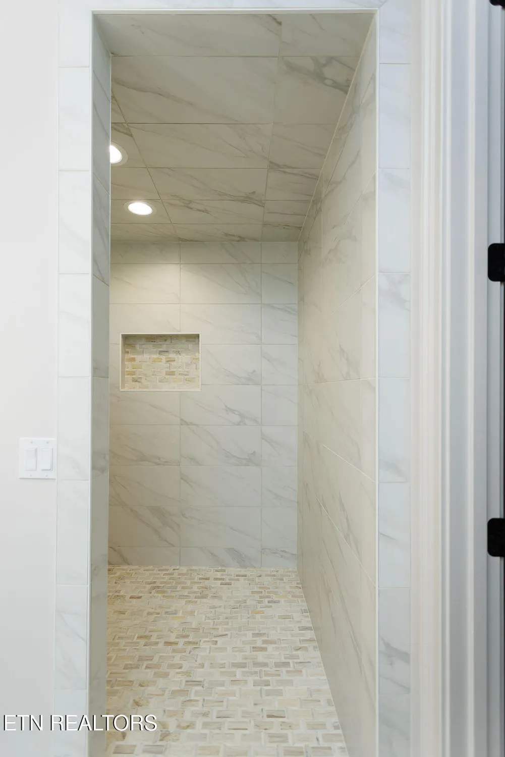 Property Slideshow image 28 of 43 | 14 bent oak ln, Crossville, TN, 38558