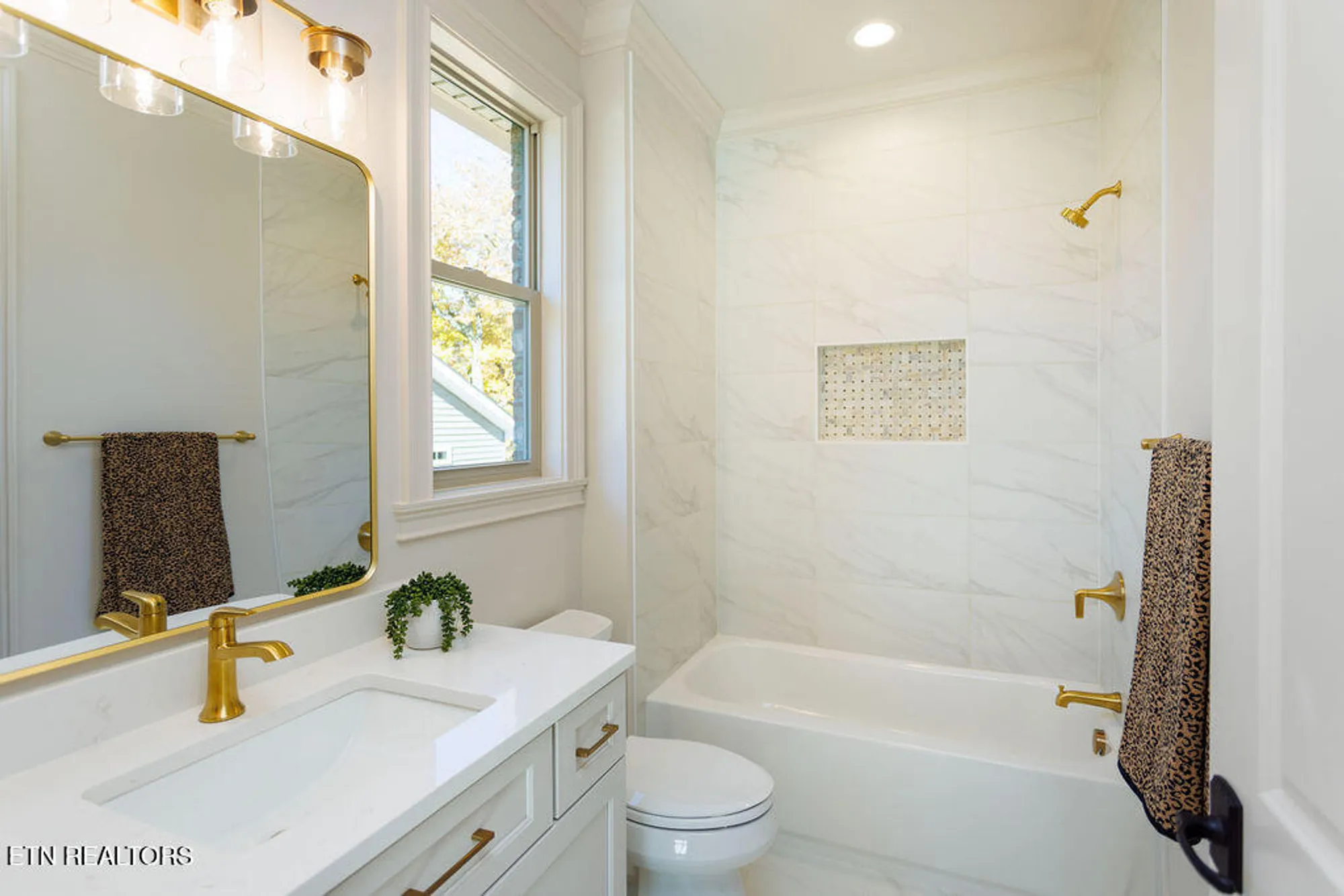 Property Slideshow image 31 of 43 | 14 bent oak ln, Crossville, TN, 38558