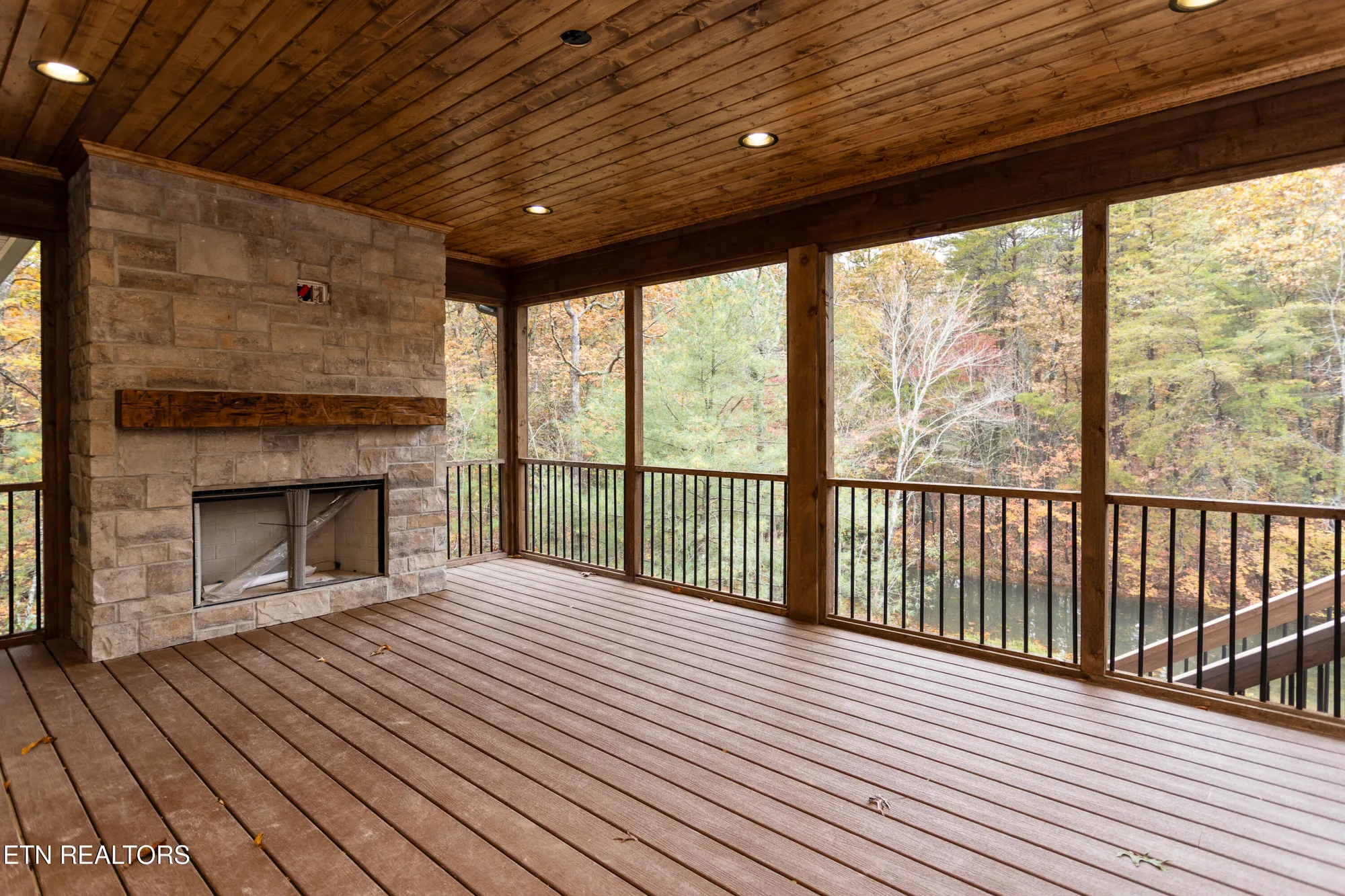 Property Slideshow image 4 of 38 | 135 hedgewood pt, Crossville, TN, 38558