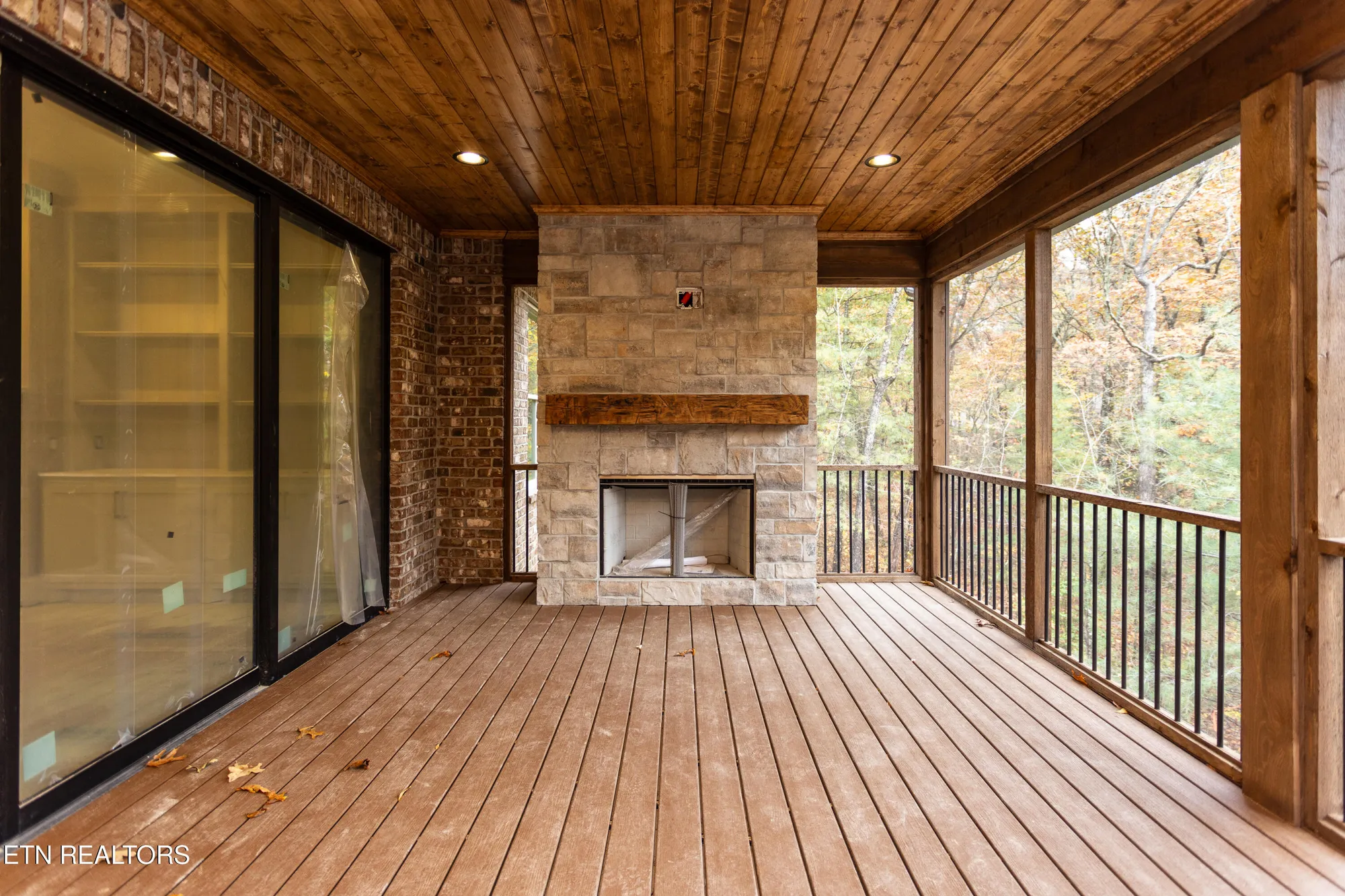 Property Slideshow image 5 of 38 | 135 hedgewood pt, Crossville, TN, 38558