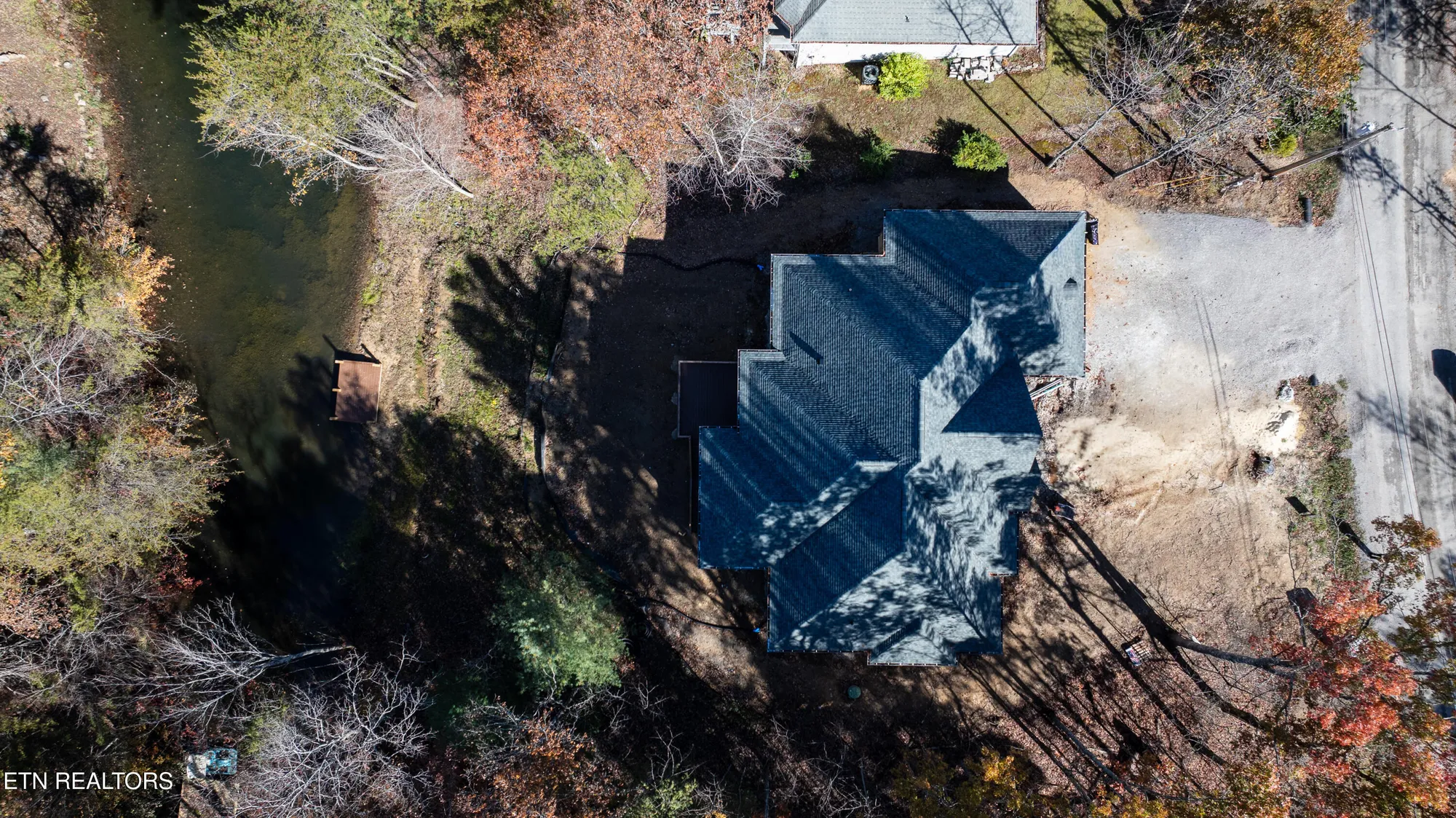 Property Slideshow image 12 of 38 | 135 hedgewood pt, Crossville, TN, 38558